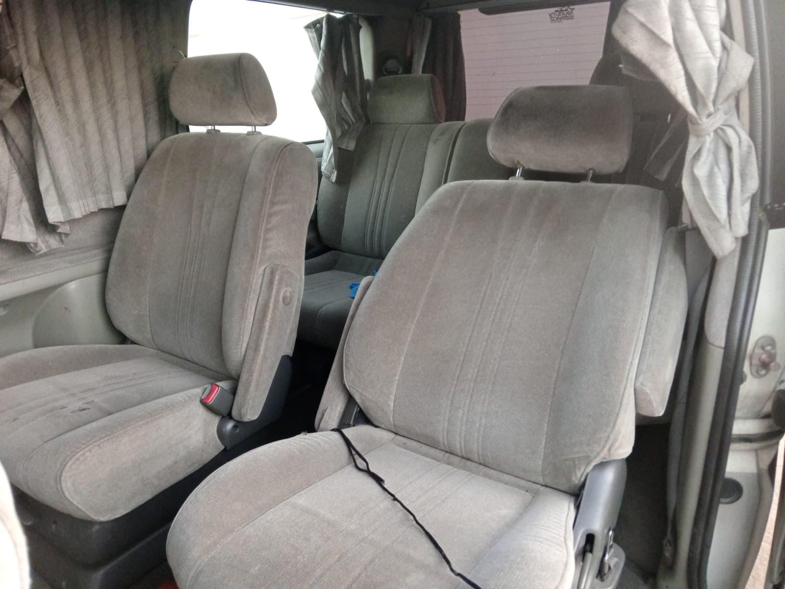 Toyota Regius — image 3