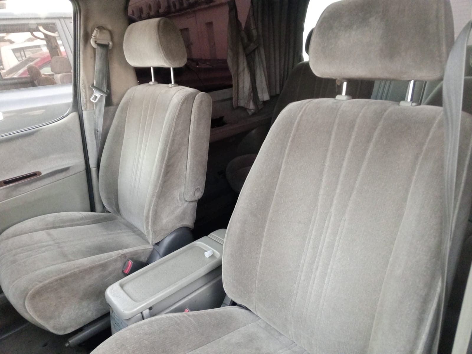 Toyota Regius — image 4