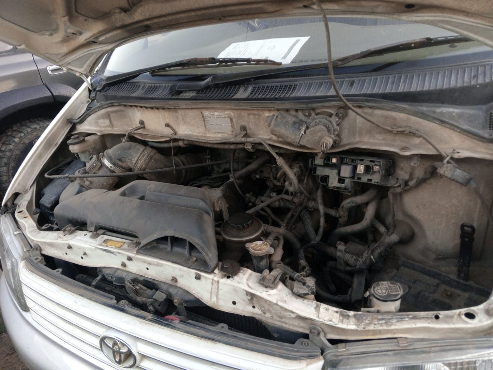 Toyota Regius — image 7