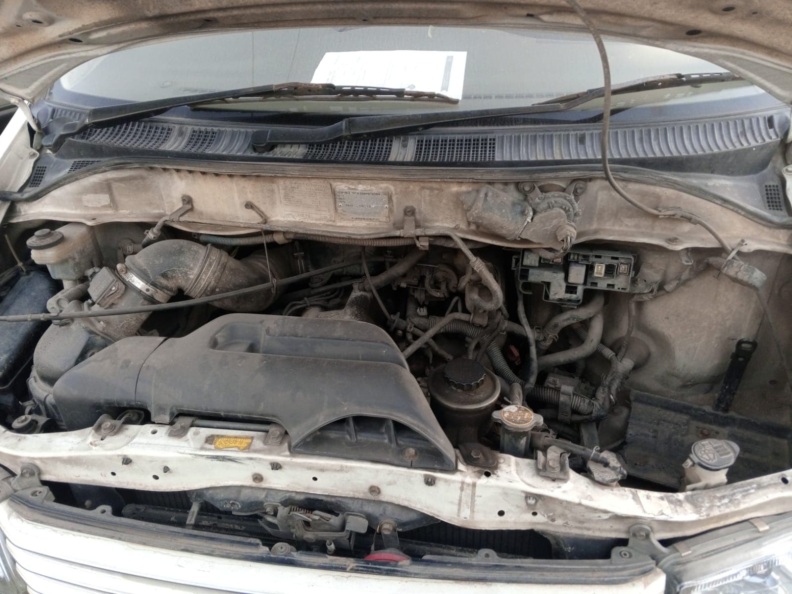 Toyota Regius — image 6