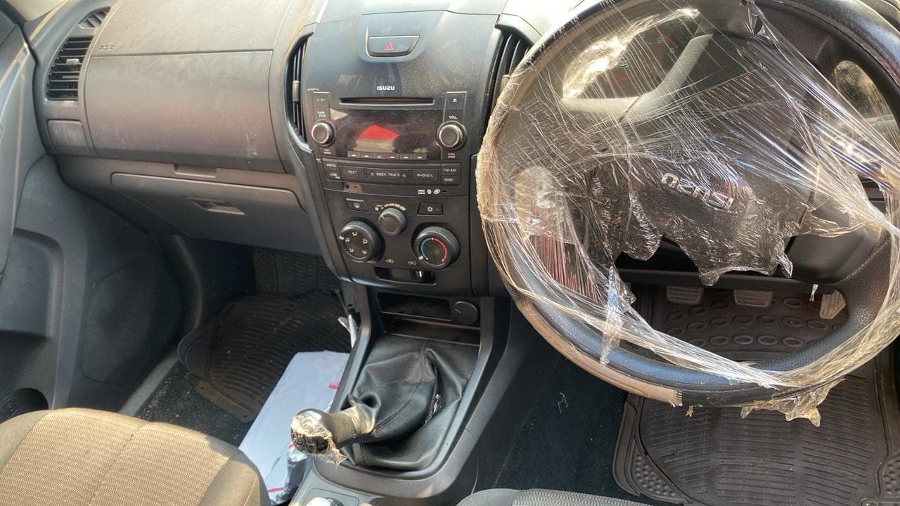 ISUZU KB250 — imagem 7