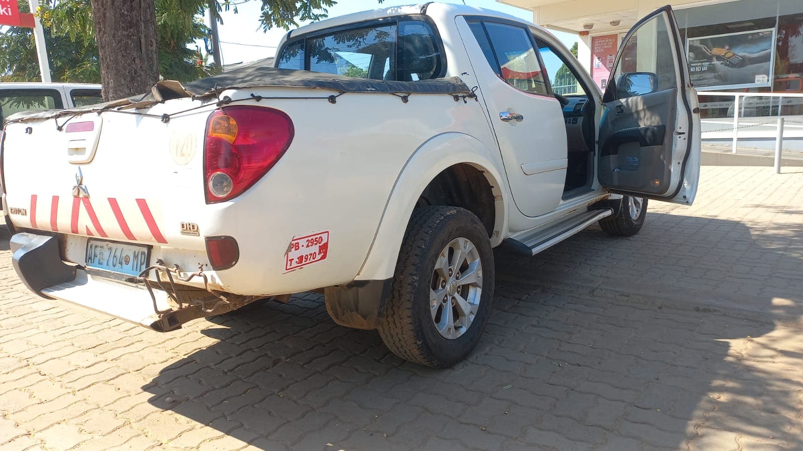 Mitsubishi Triton 2.5 HP · Ano 2015 — image 8