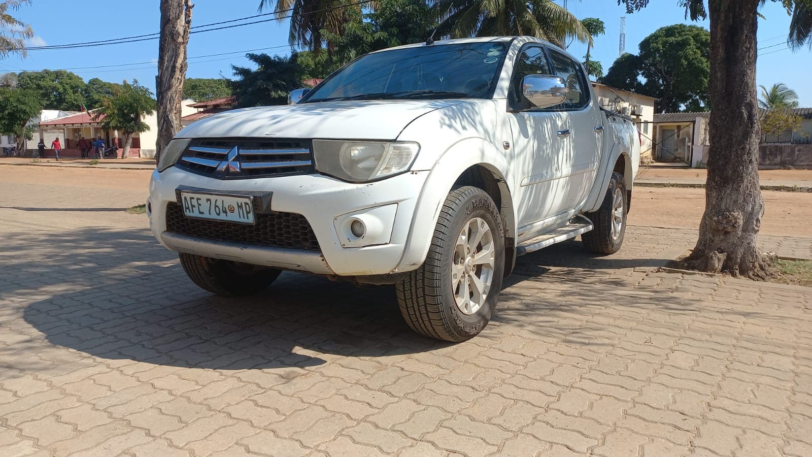 Mitsubishi Triton 2.5 HP · Ano 2015 — image 12
