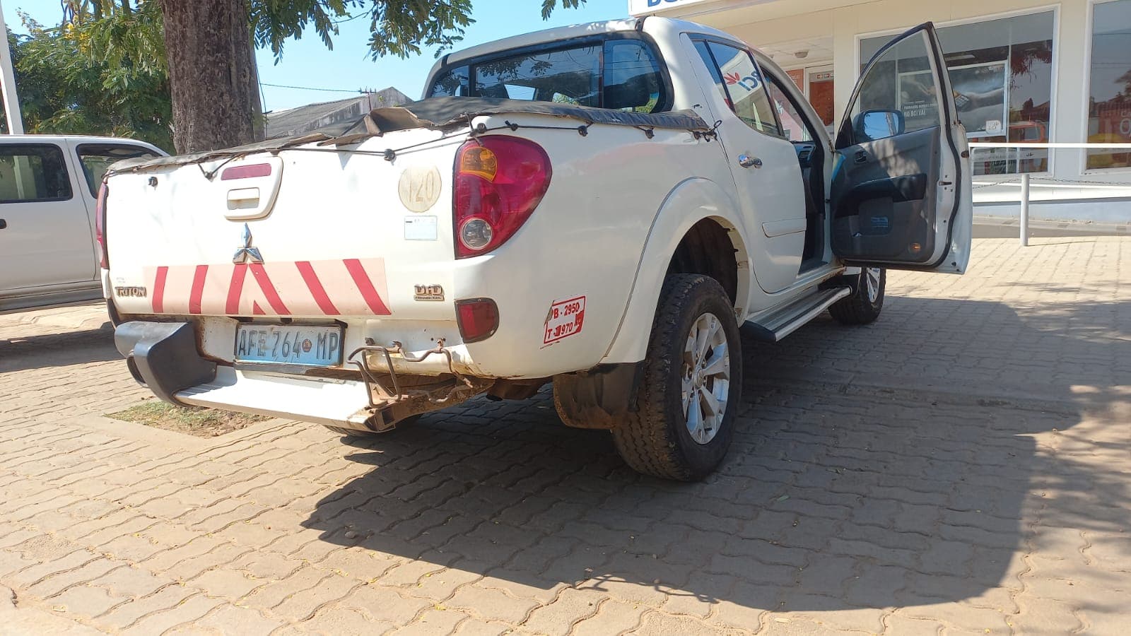 Mitsubishi Triton 2.5 HP · Ano 2015 — image 10