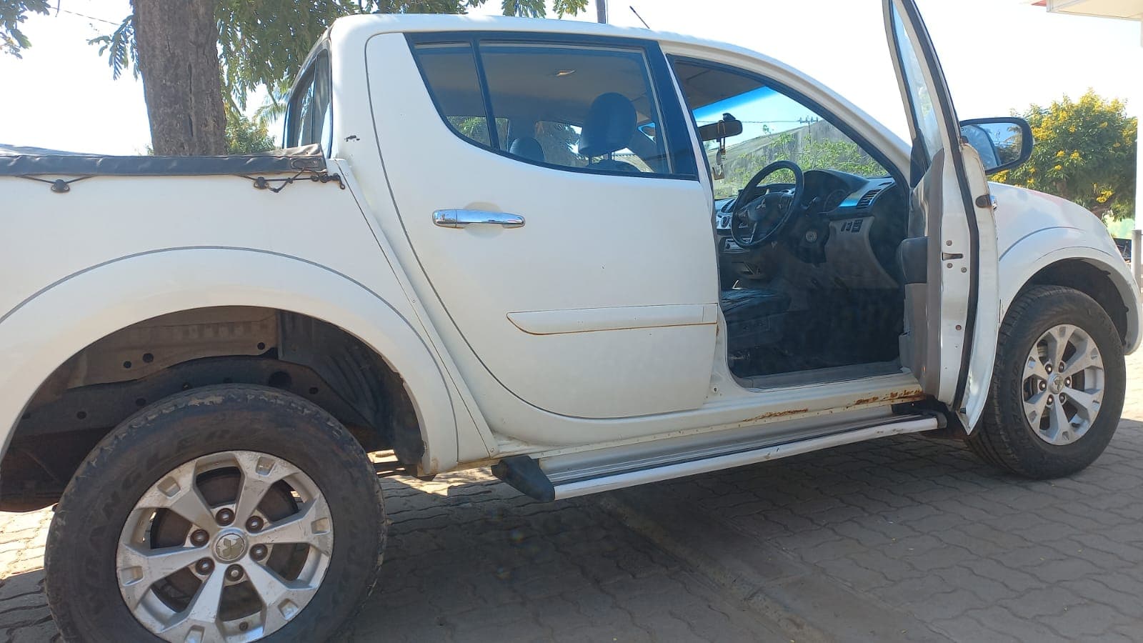 Mitsubishi Triton 2.5 HP · Ano 2015 — image 6