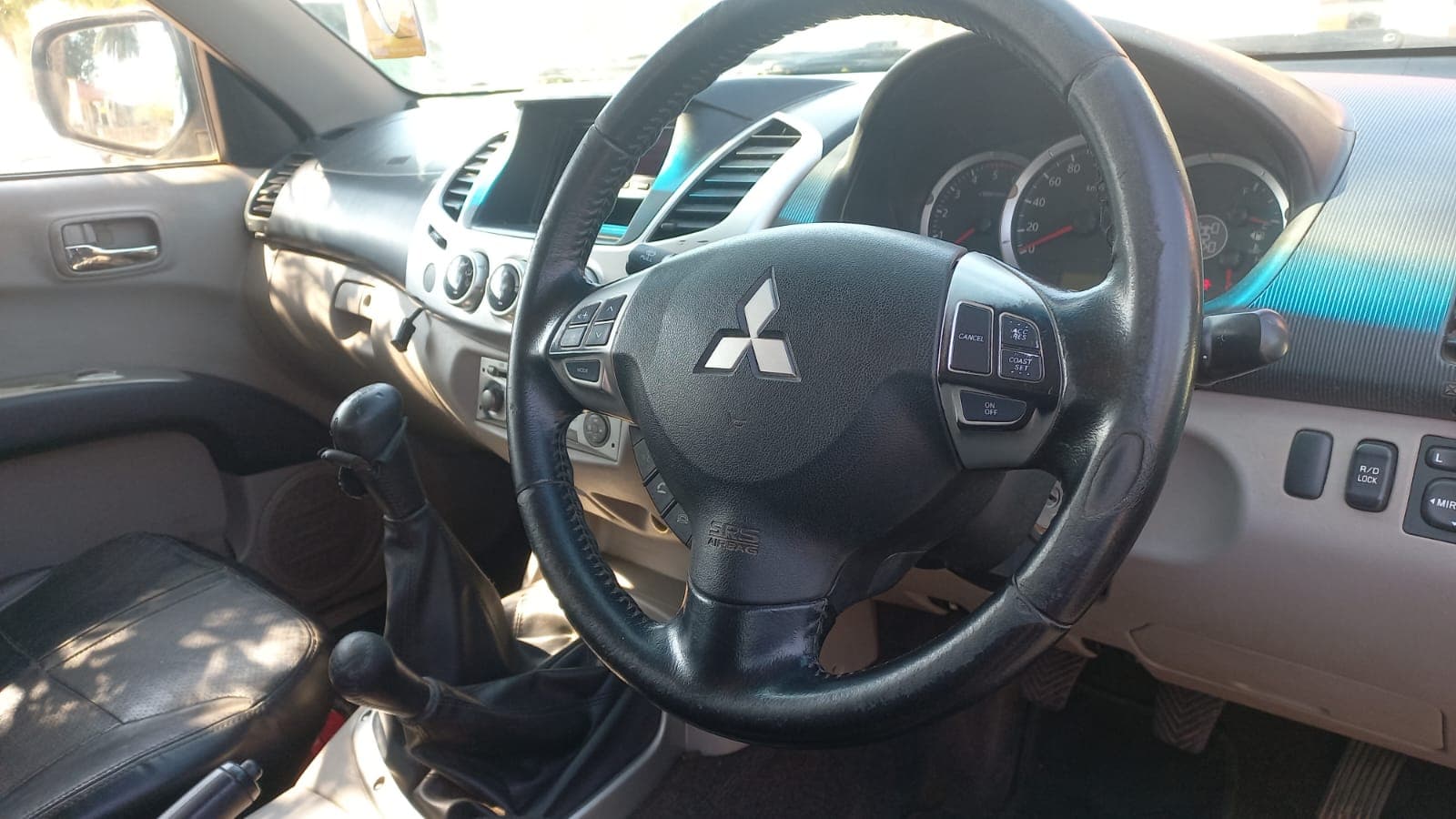 Mitsubishi Triton 2.5 HP · Ano 2015 — image 3