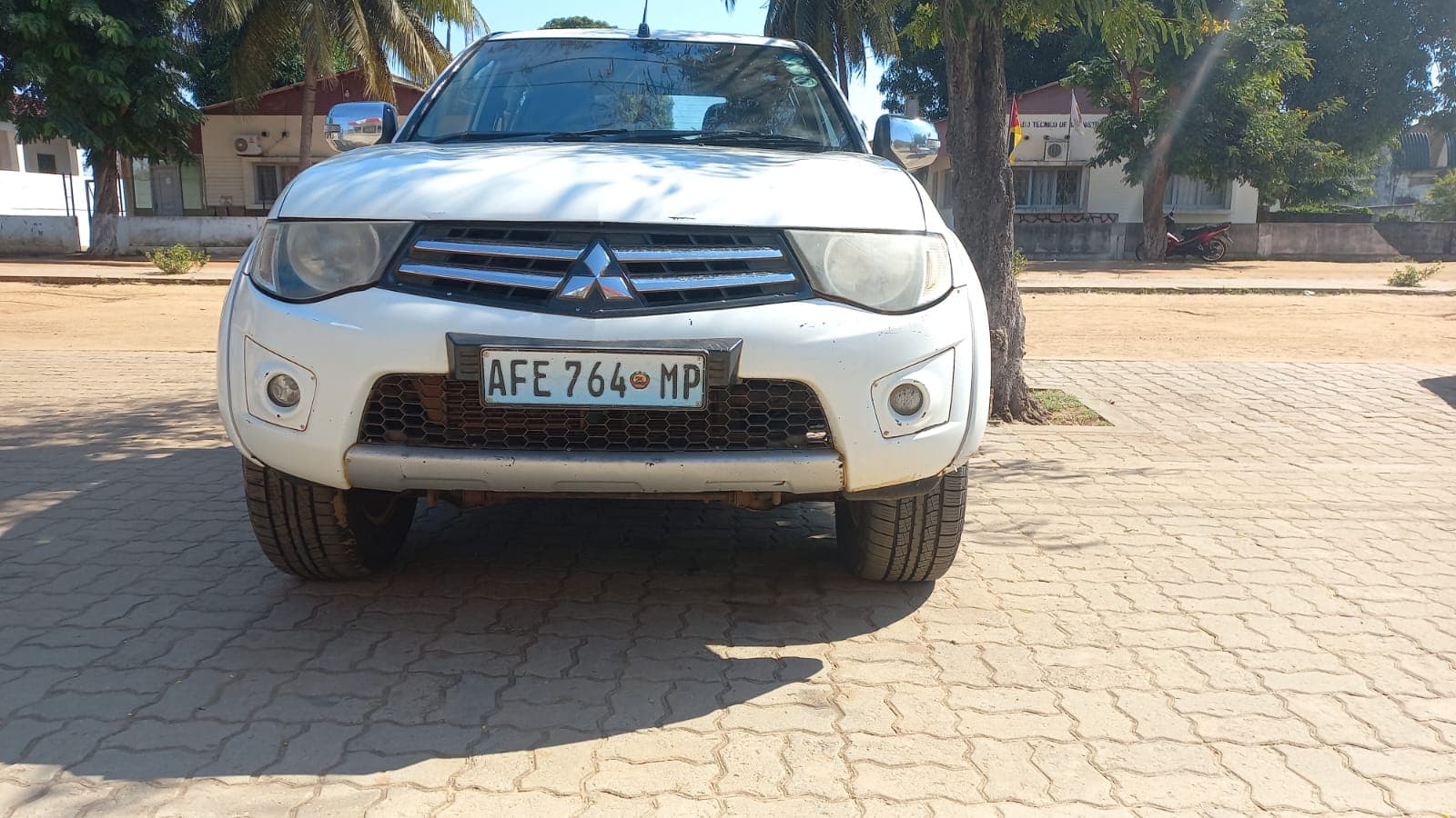 Mitsubishi Triton 2.5 HP · Ano 2015 — image 11