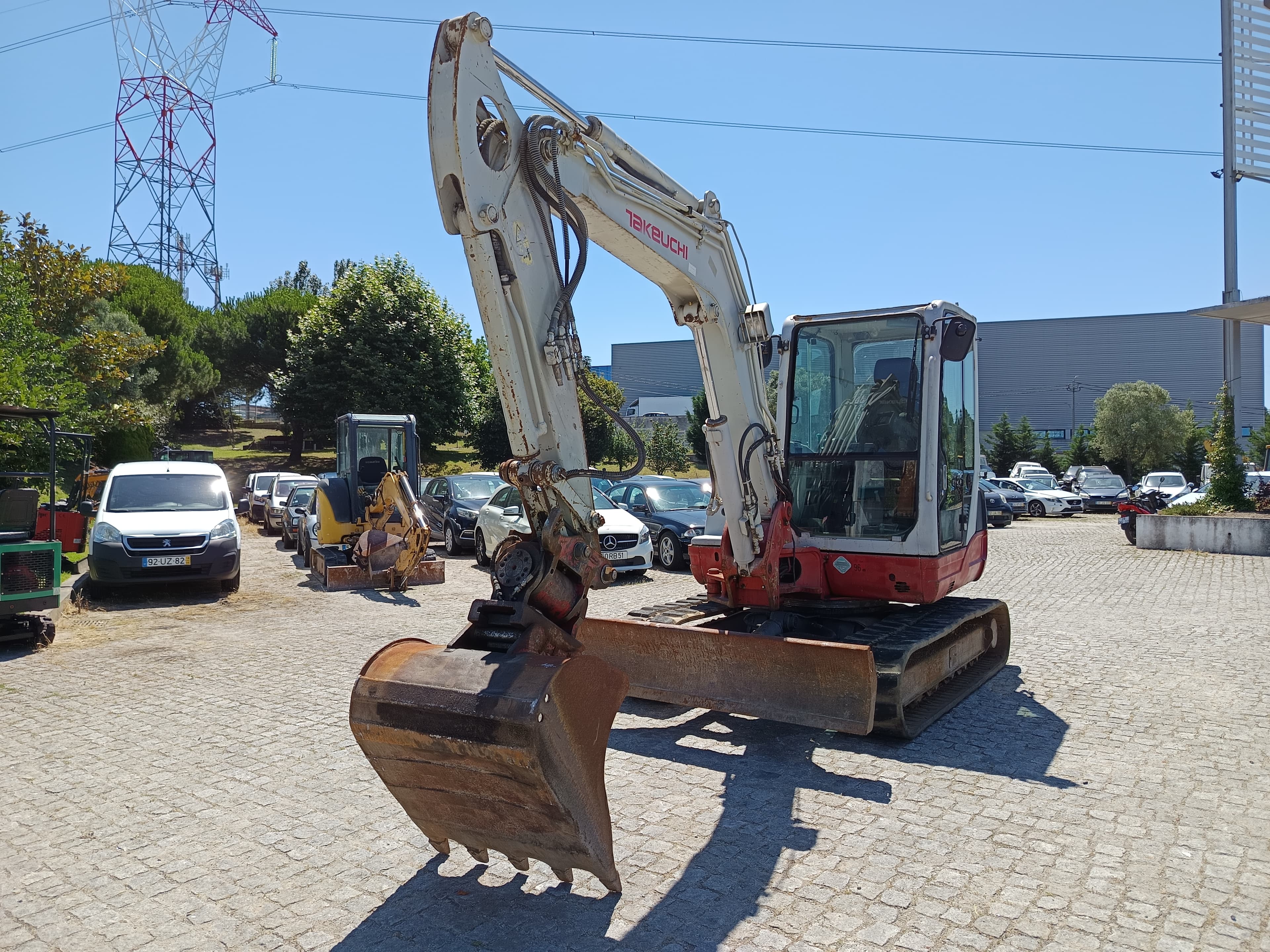 Escavadora Takeuchi TB250 · Ano 2011 — imagem 2