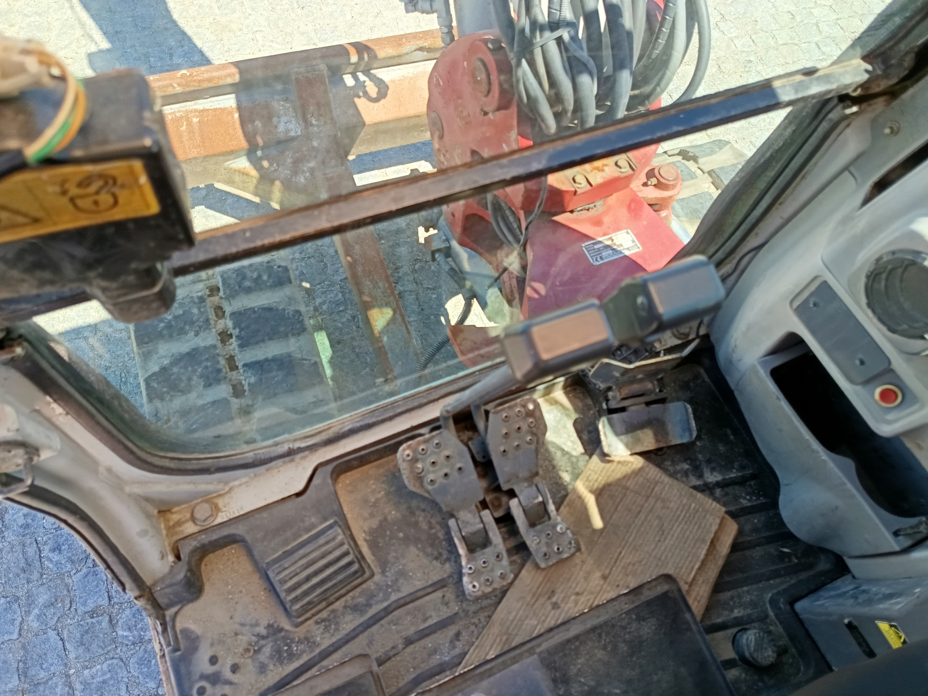 Escavadora Takeuchi TB250 · Ano 2011 — imagem 11