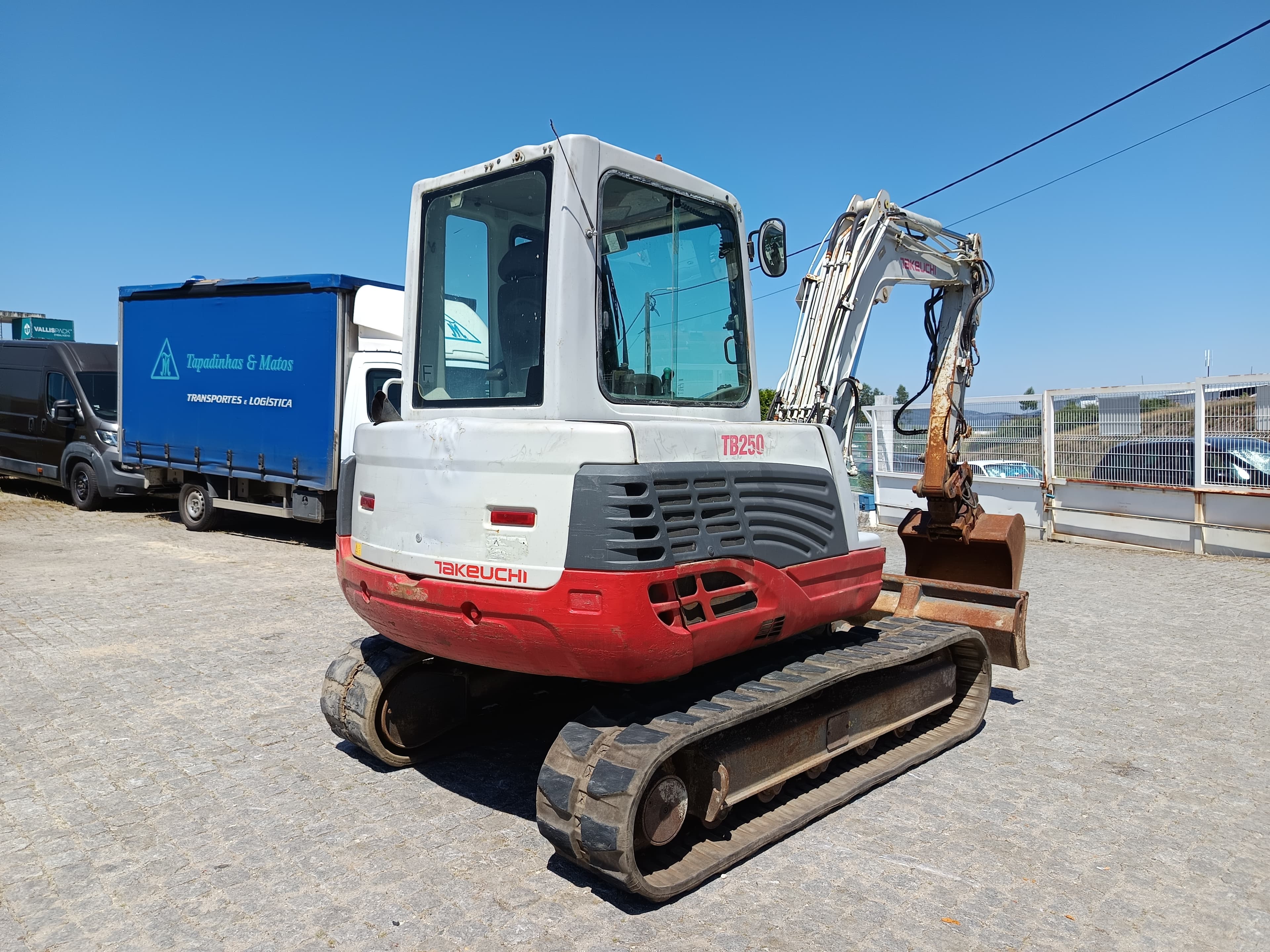 Escavadora Takeuchi TB250 · Ano 2011 — imagem 6