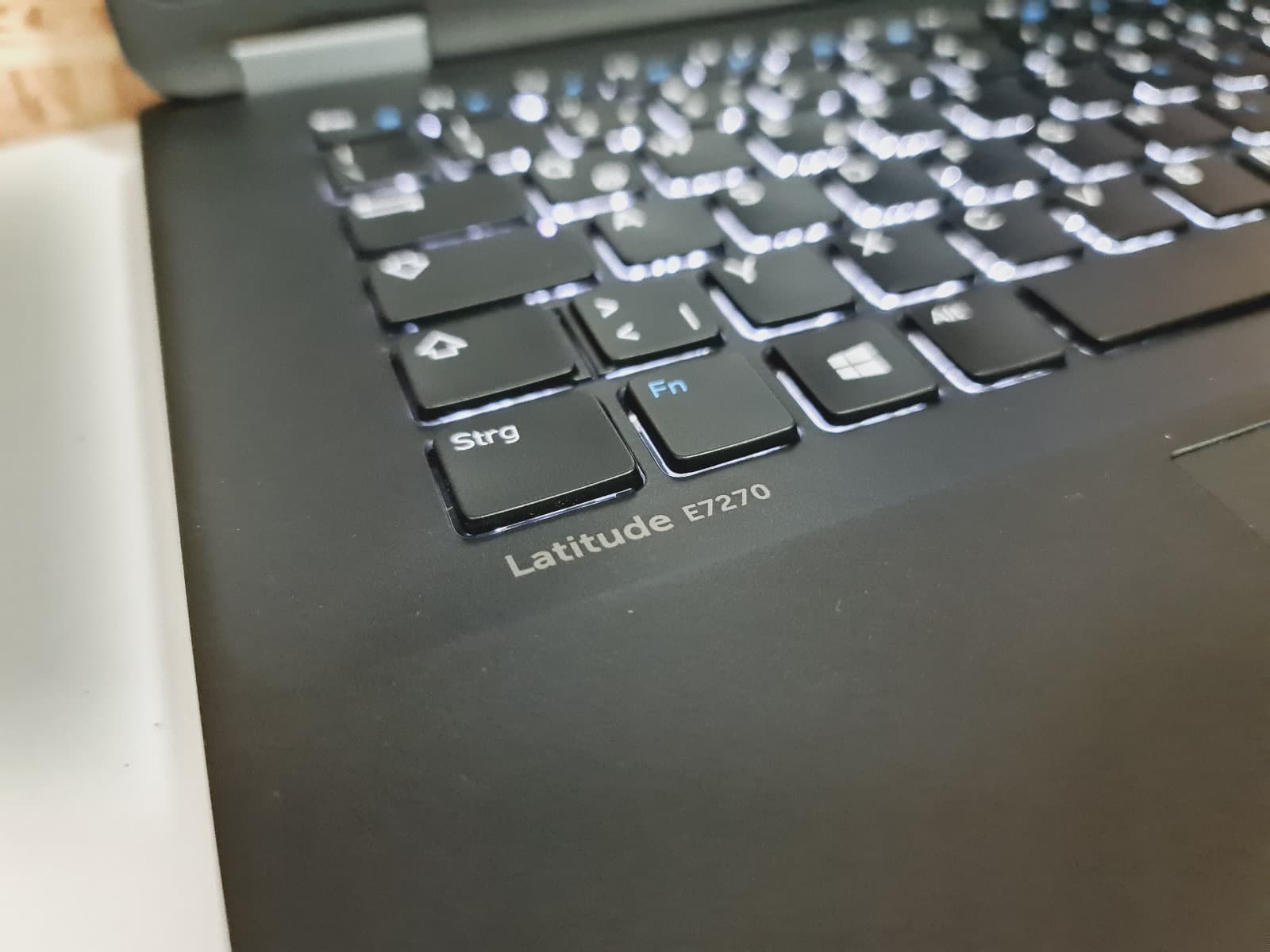 Portátil Dell Latitude E7270 — imagen 3