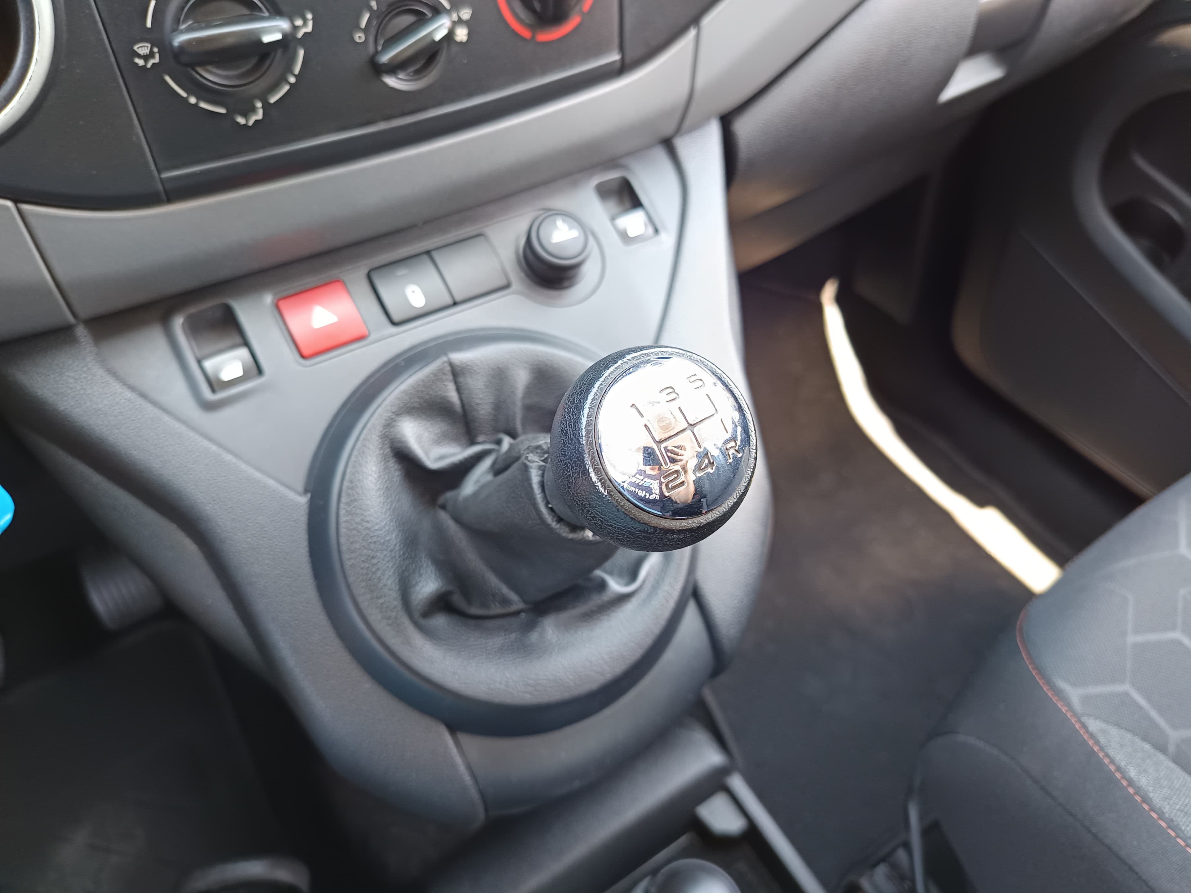 Peugeot Partner · Ano 2018 — image 34