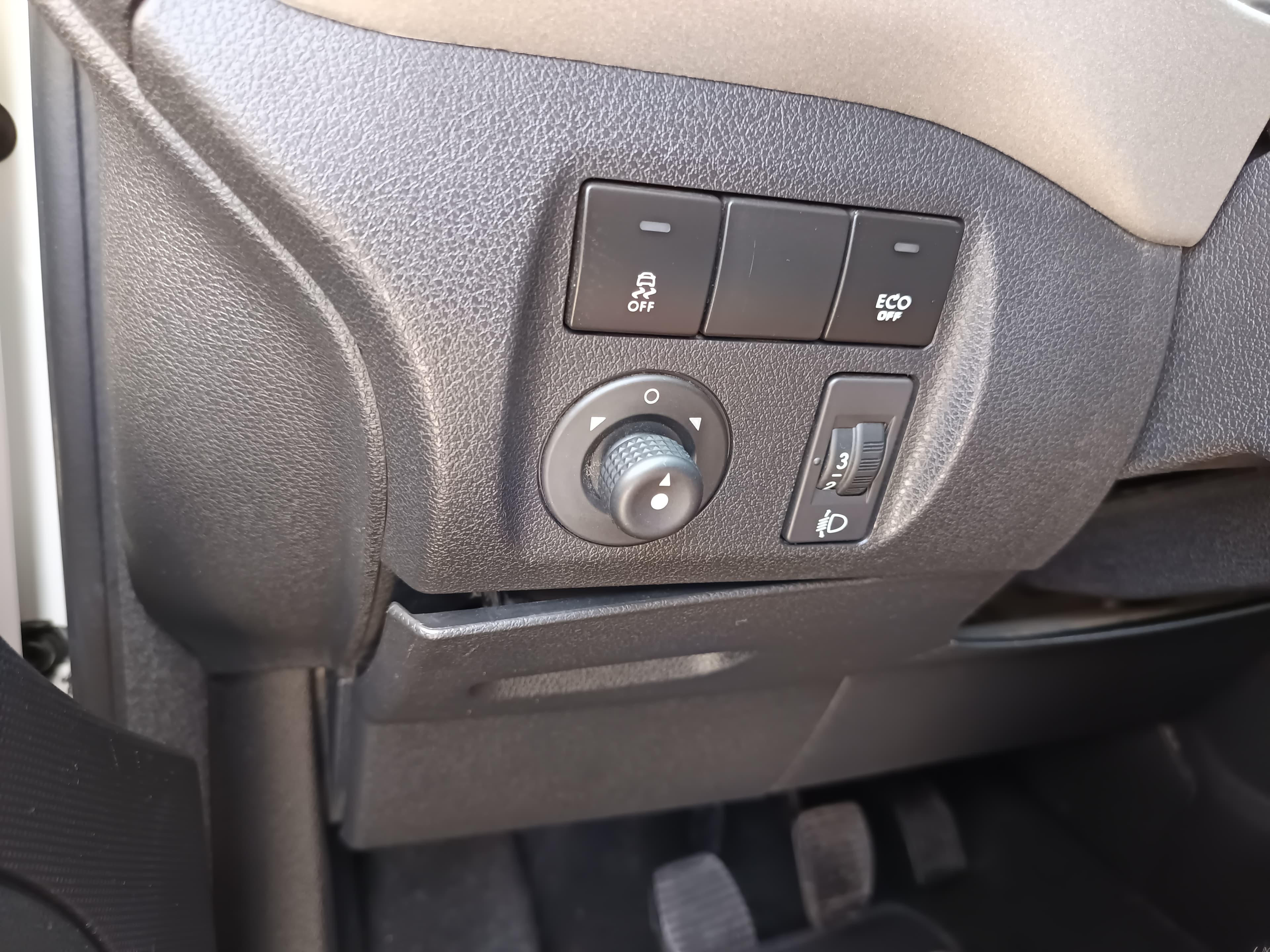 Peugeot Partner · Ano 2018 — image 36