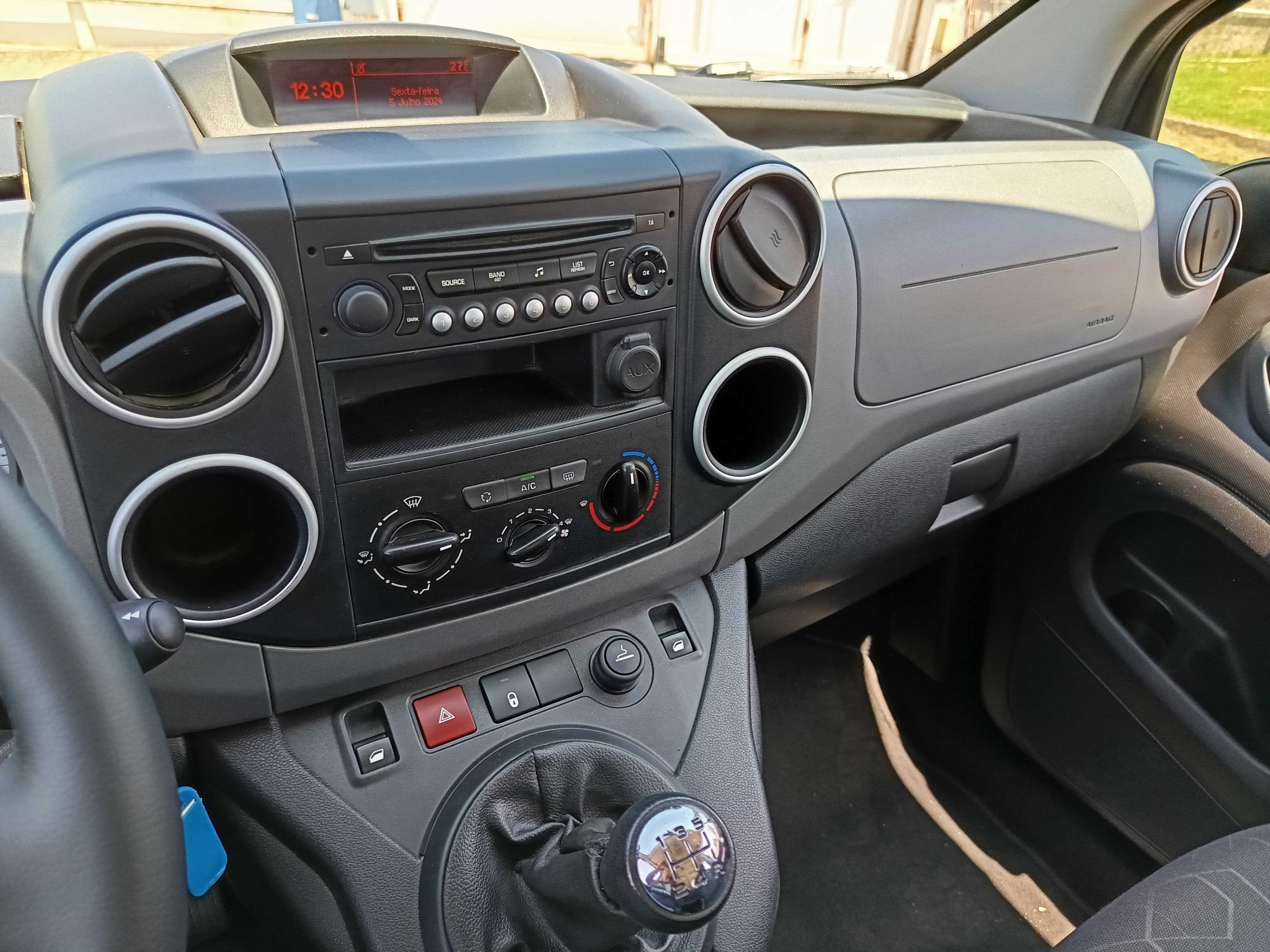 Peugeot Partner · Ano 2018 — image 28