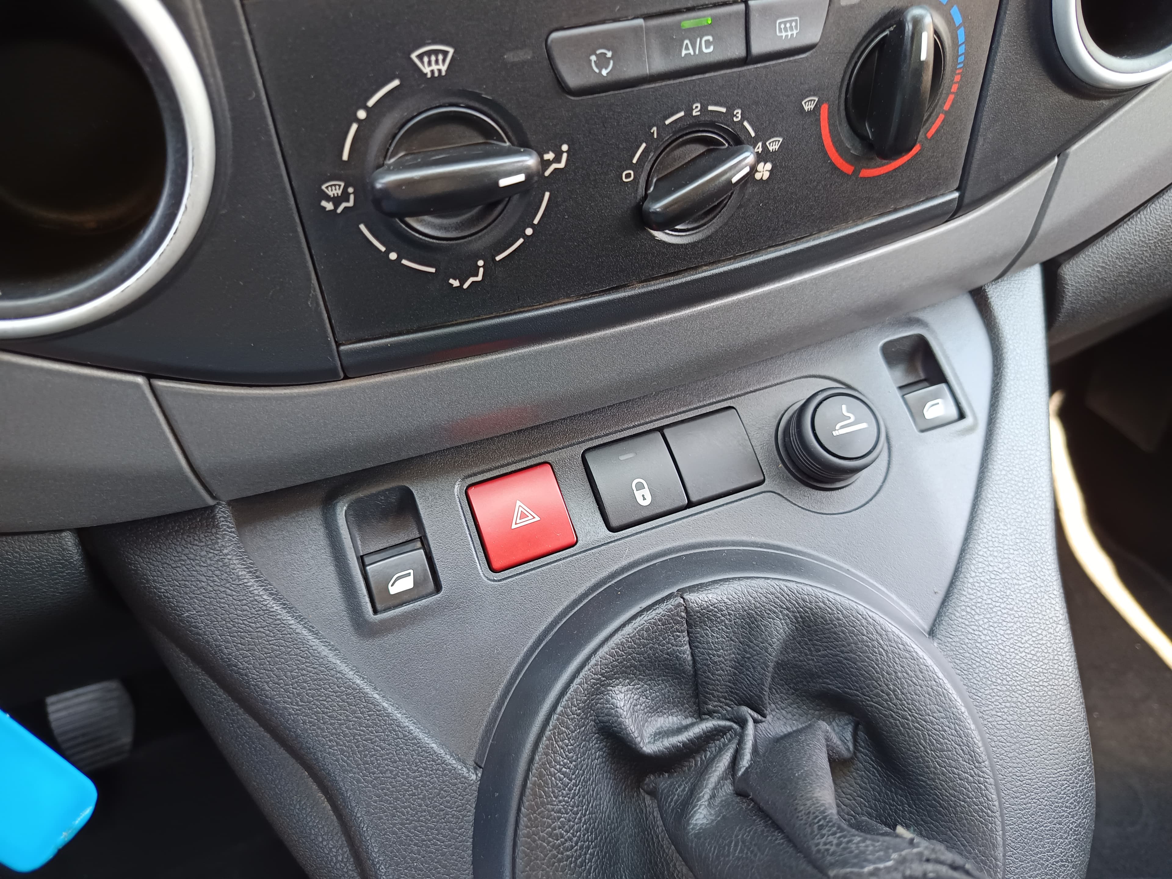 Peugeot Partner · Ano 2018 — image 33