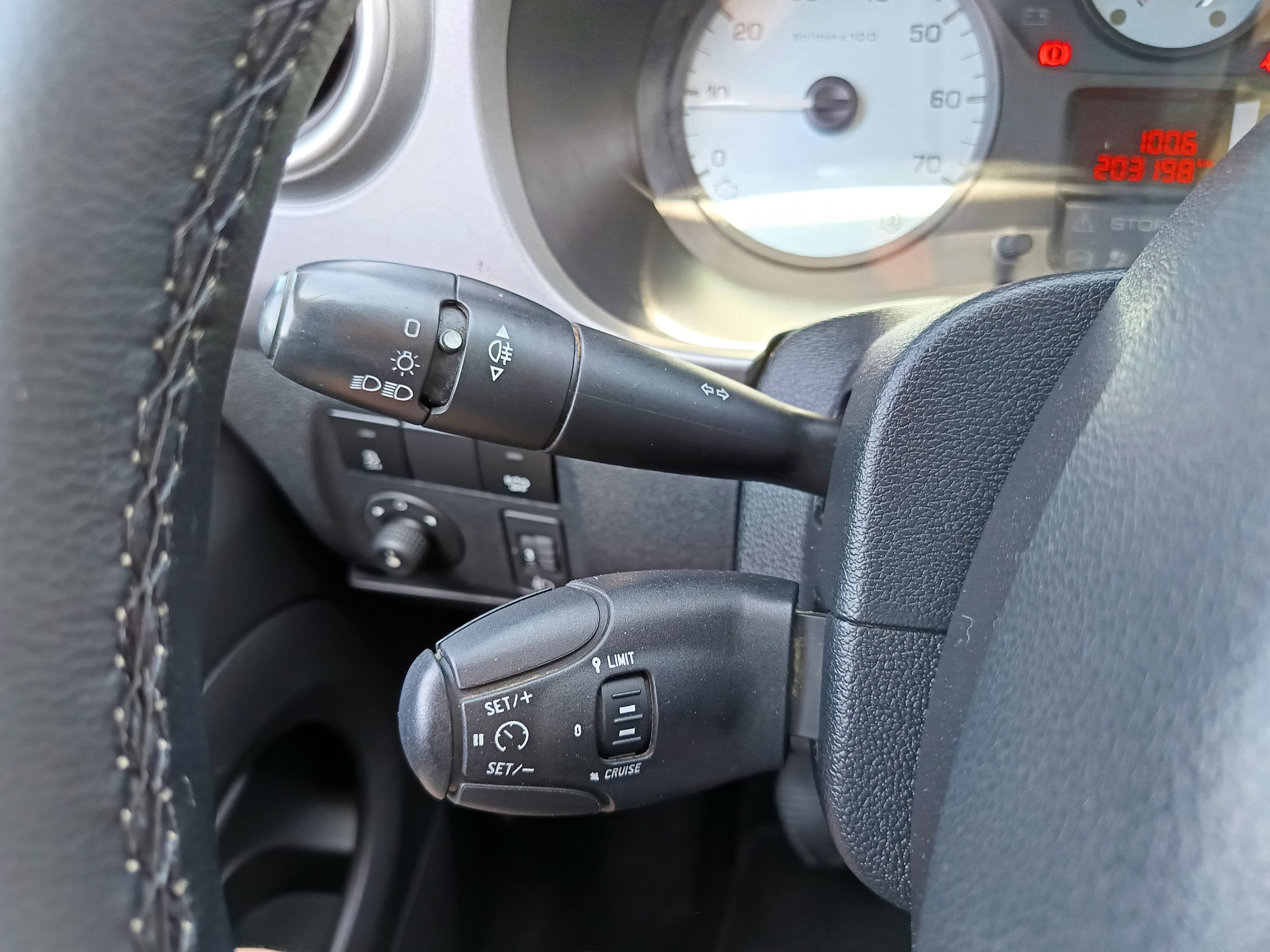 Peugeot Partner · Ano 2018 — image 37