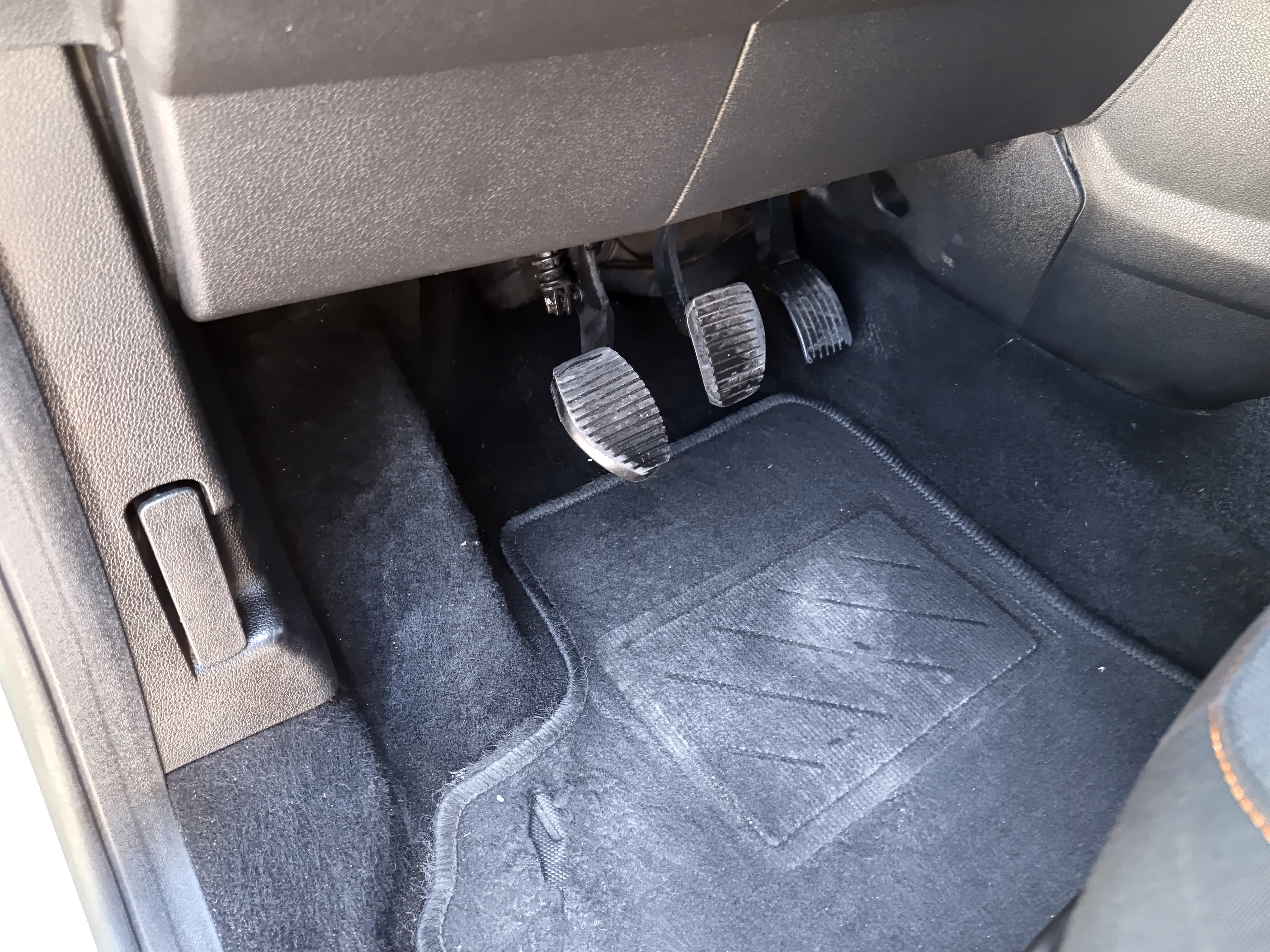 Peugeot Partner · Ano 2018 — image 29