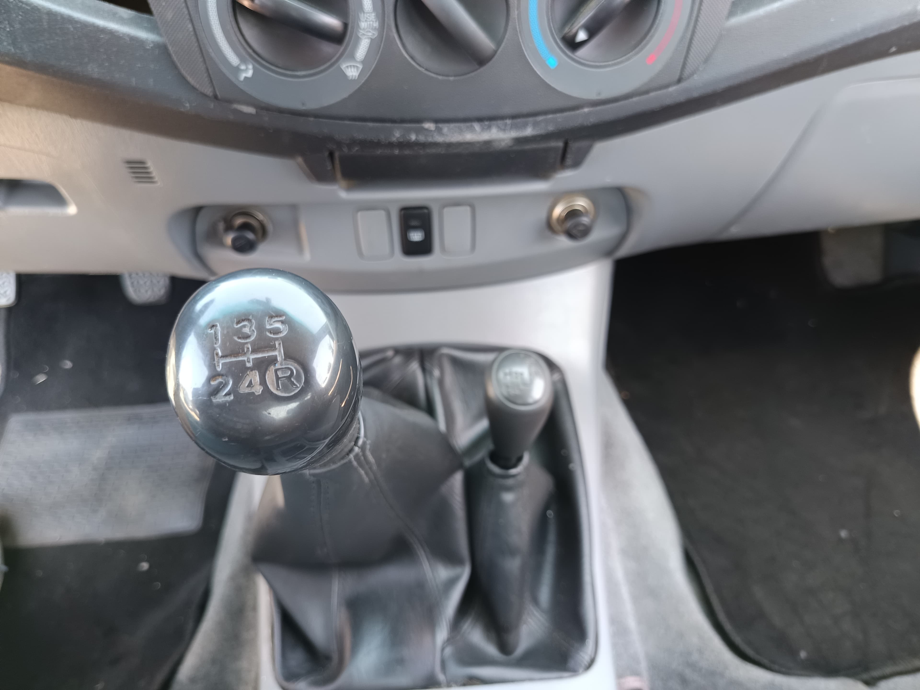 Toyota Hilux  · Ano 2005 — image 32