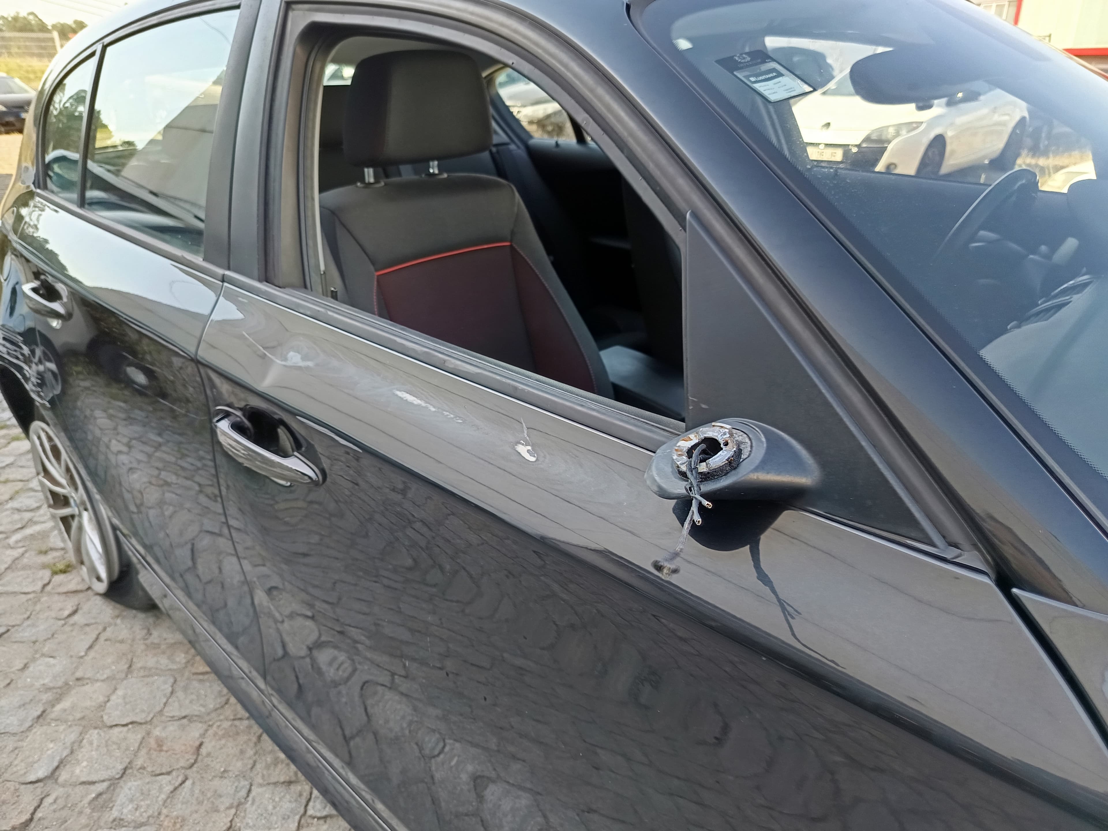 BMW 118D · Ano 2011 — imagem 11