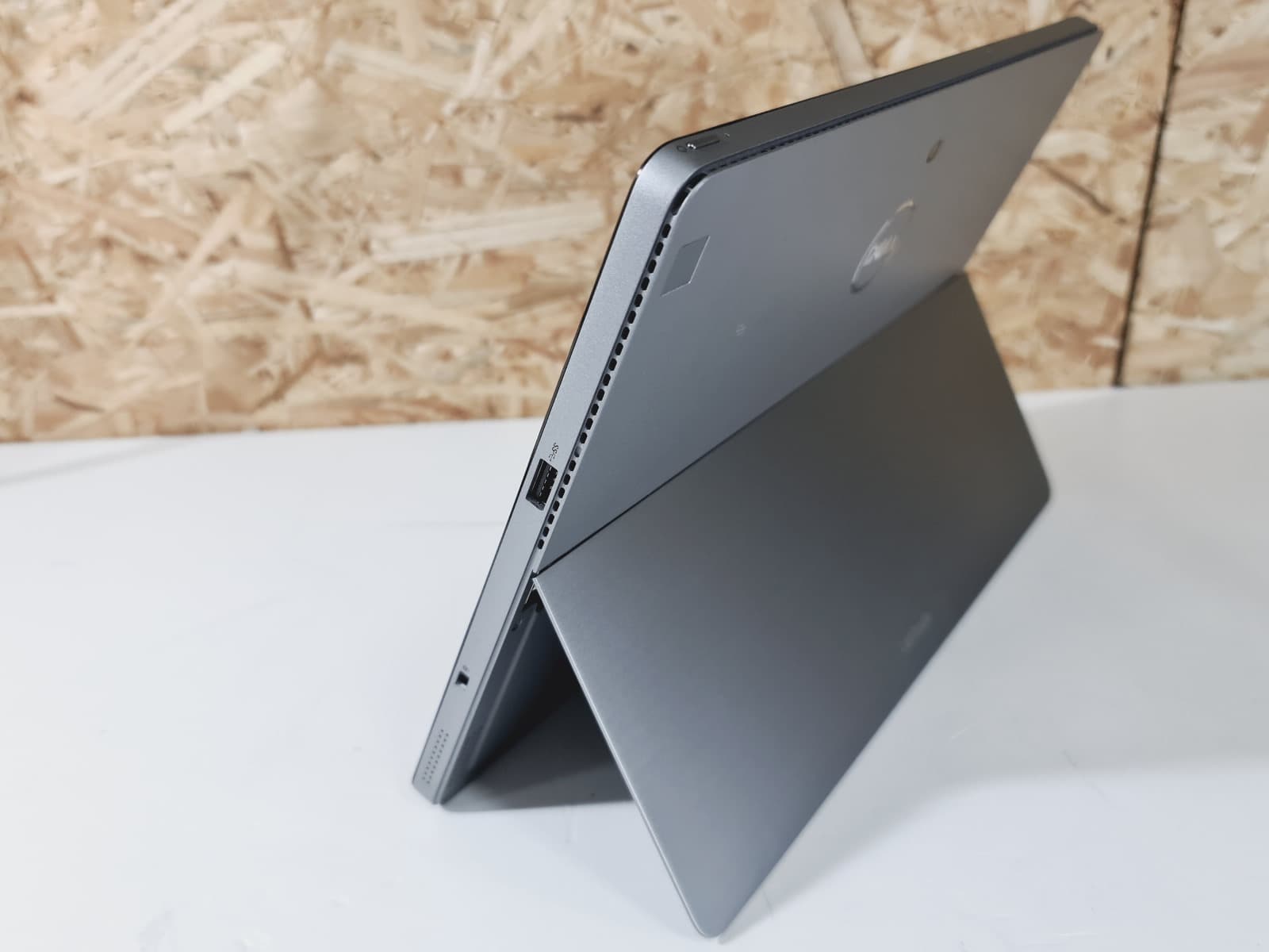 Portátil Dell Latitude 7200 — image 3