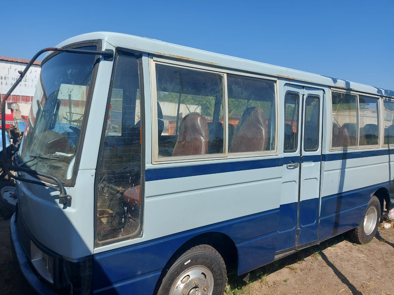 Nissan Civilian — image 6