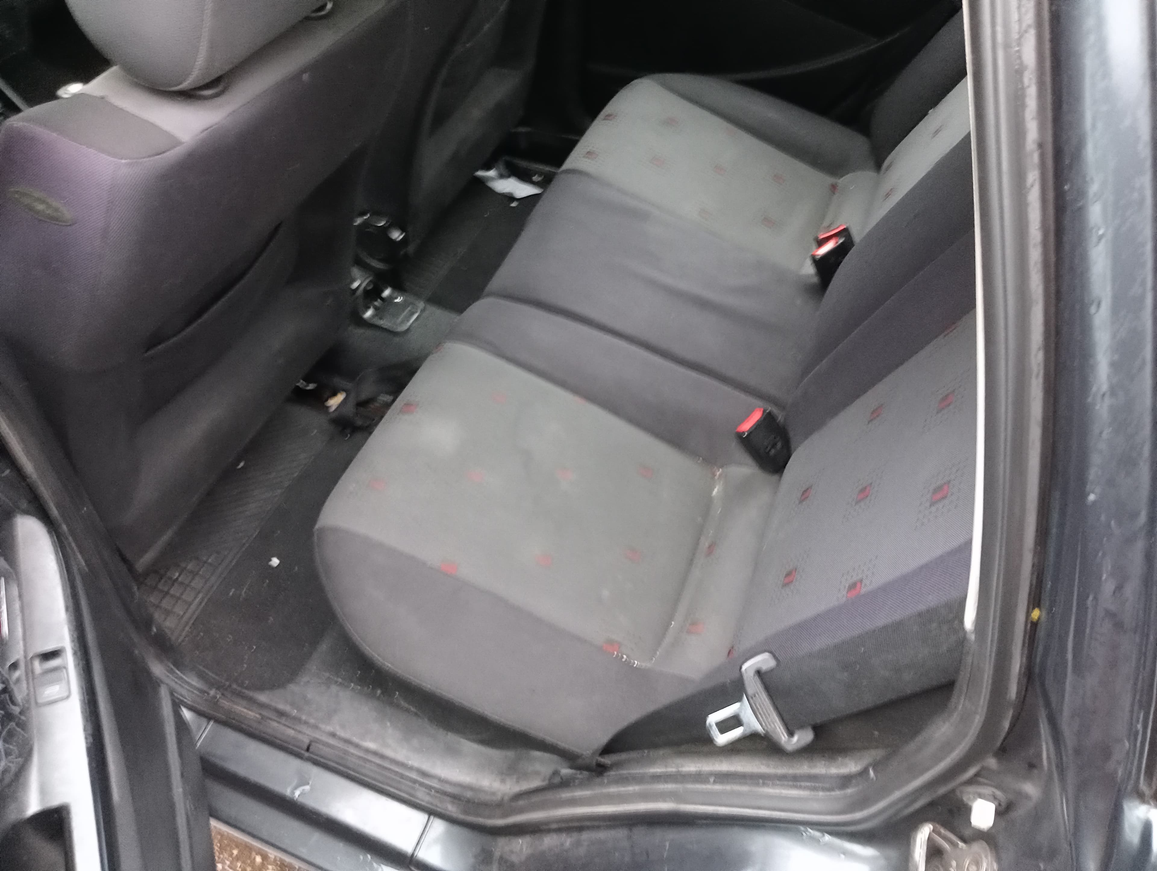 Seat Ibiza TDI · Ano 2001 — imagen 8