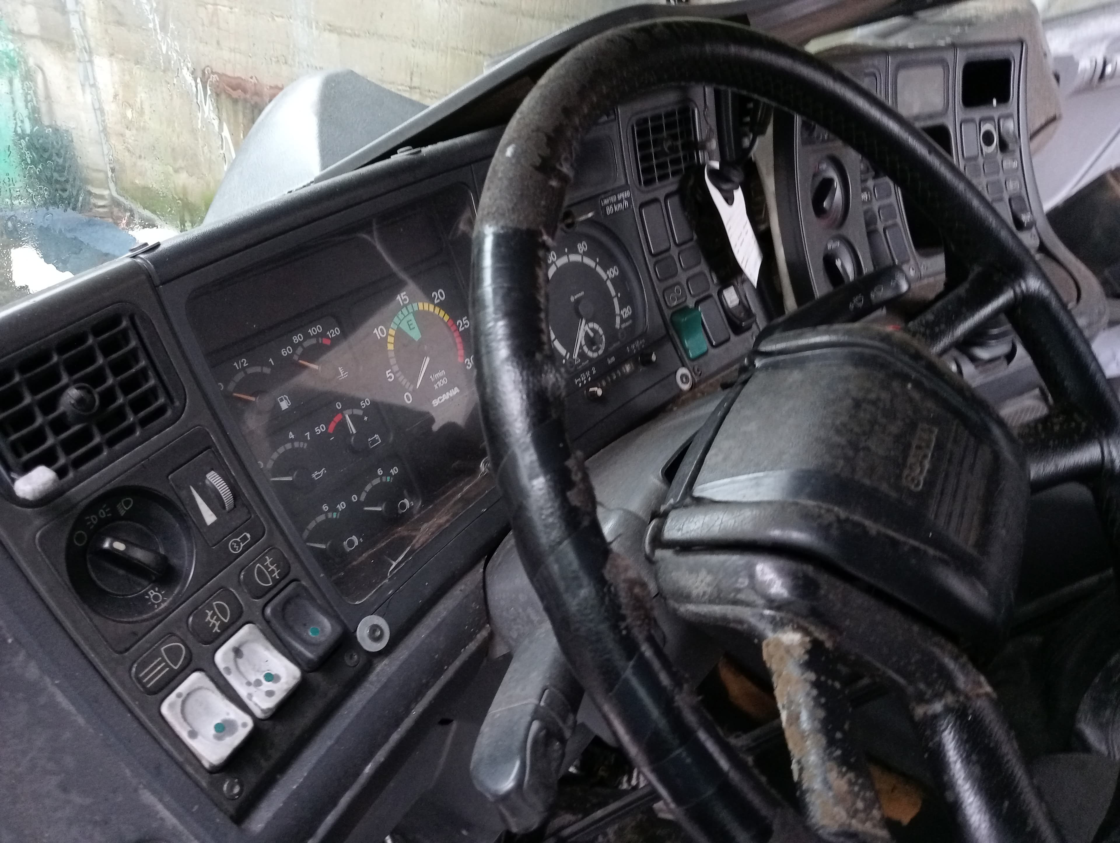 Scania 340 114G · Ano 1999 — imagem 9