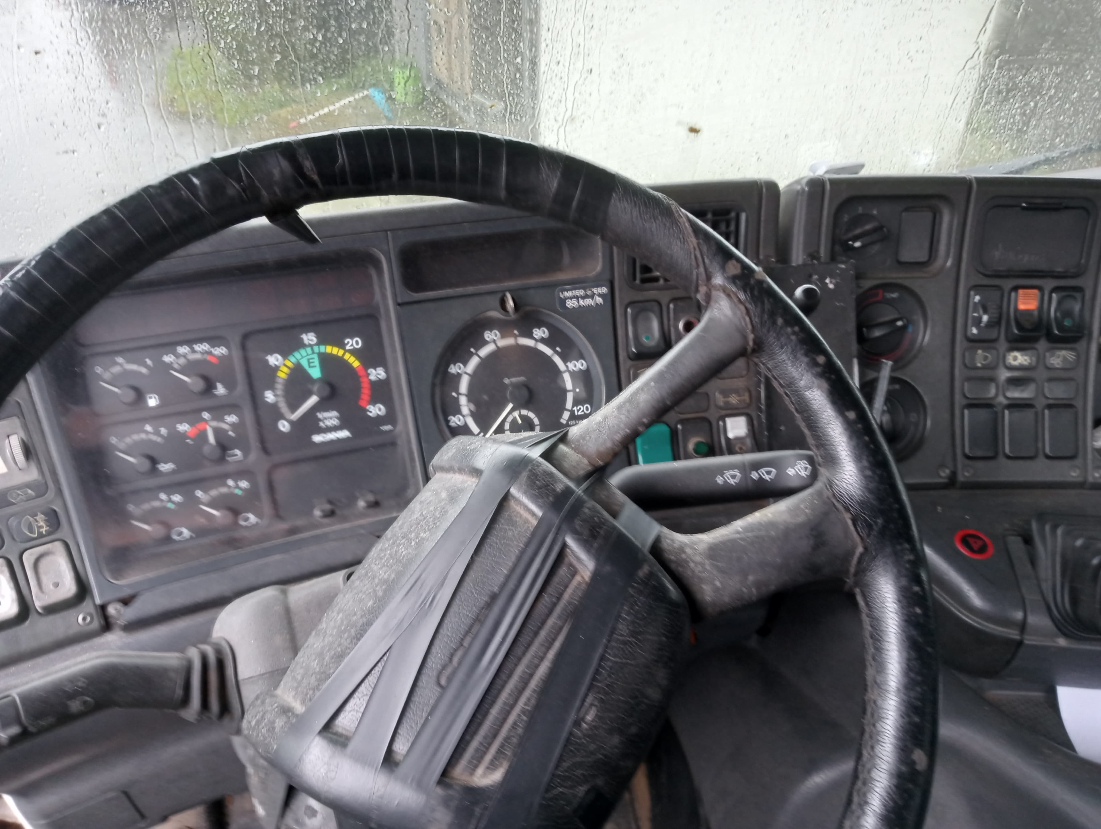 Scania 340 114G · Ano 1999 — imagem 10