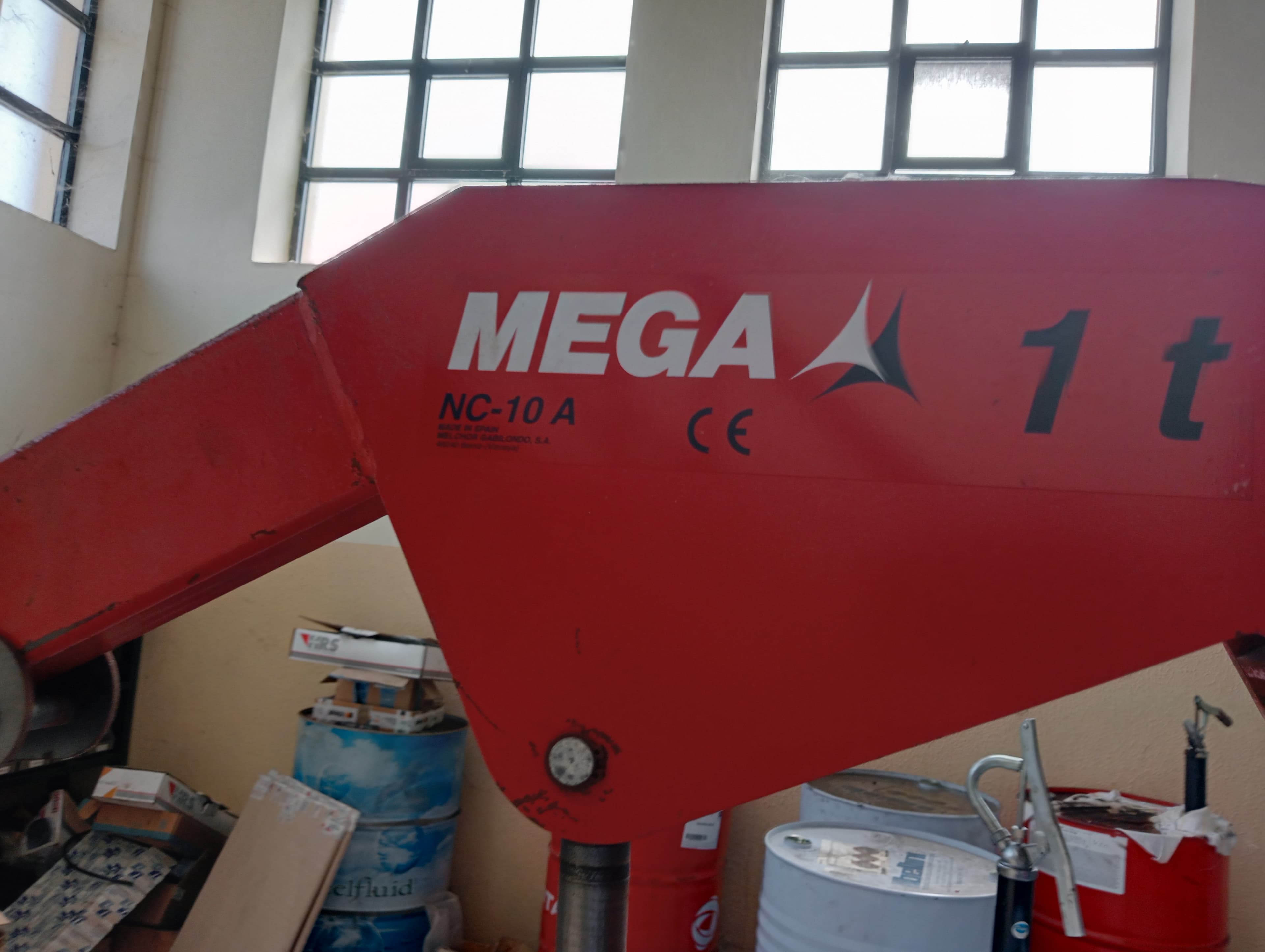 Grua Elevatória · Prato Magnético · Máquina de Cortar Extração · Máquina de Afiar Freses · Equipamento de Escritório — image 2