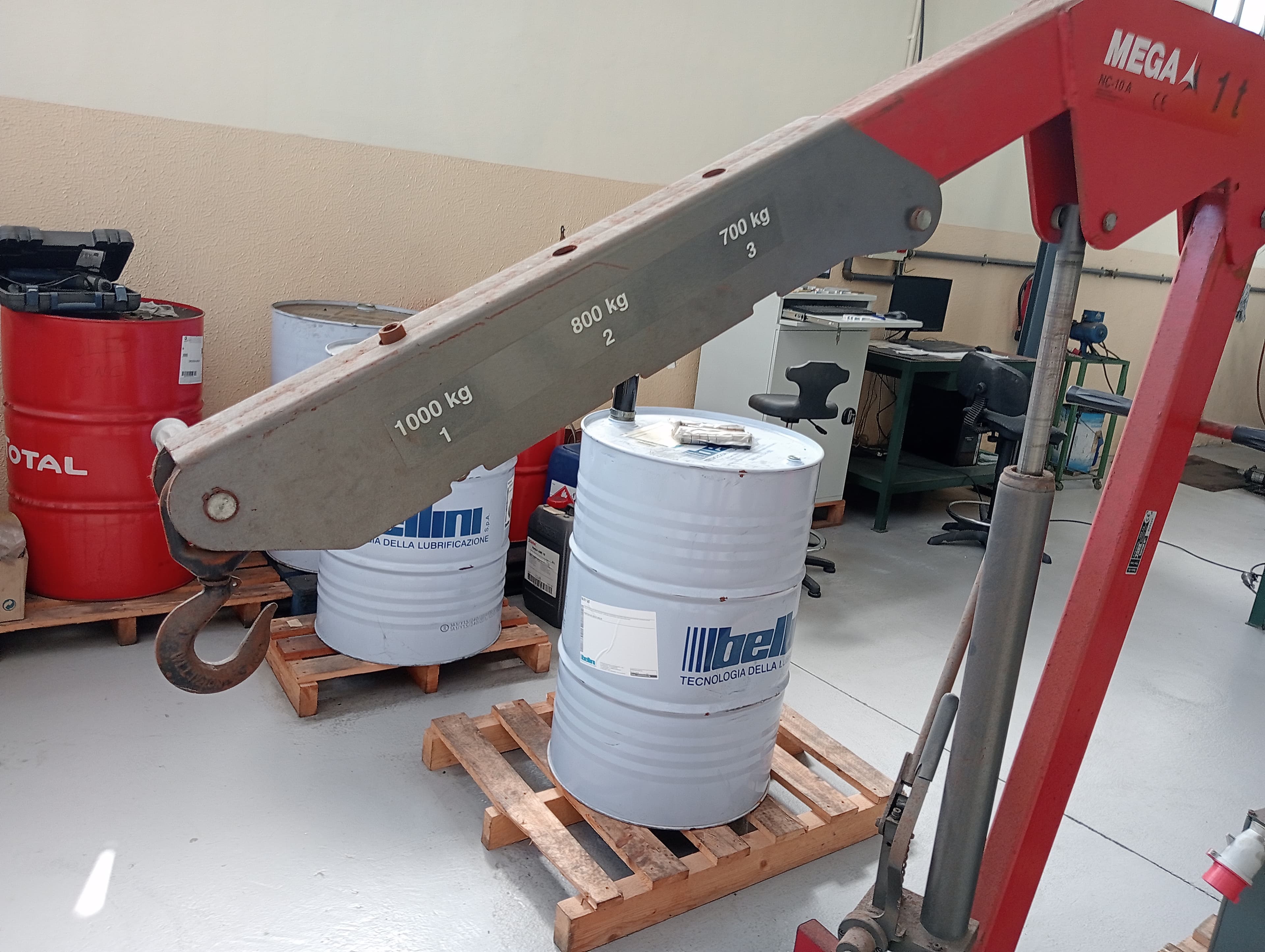 Grua Elevatória · Prato Magnético · Máquina de Cortar Extração · Máquina de Afiar Freses · Equipamento de Escritório — image 3
