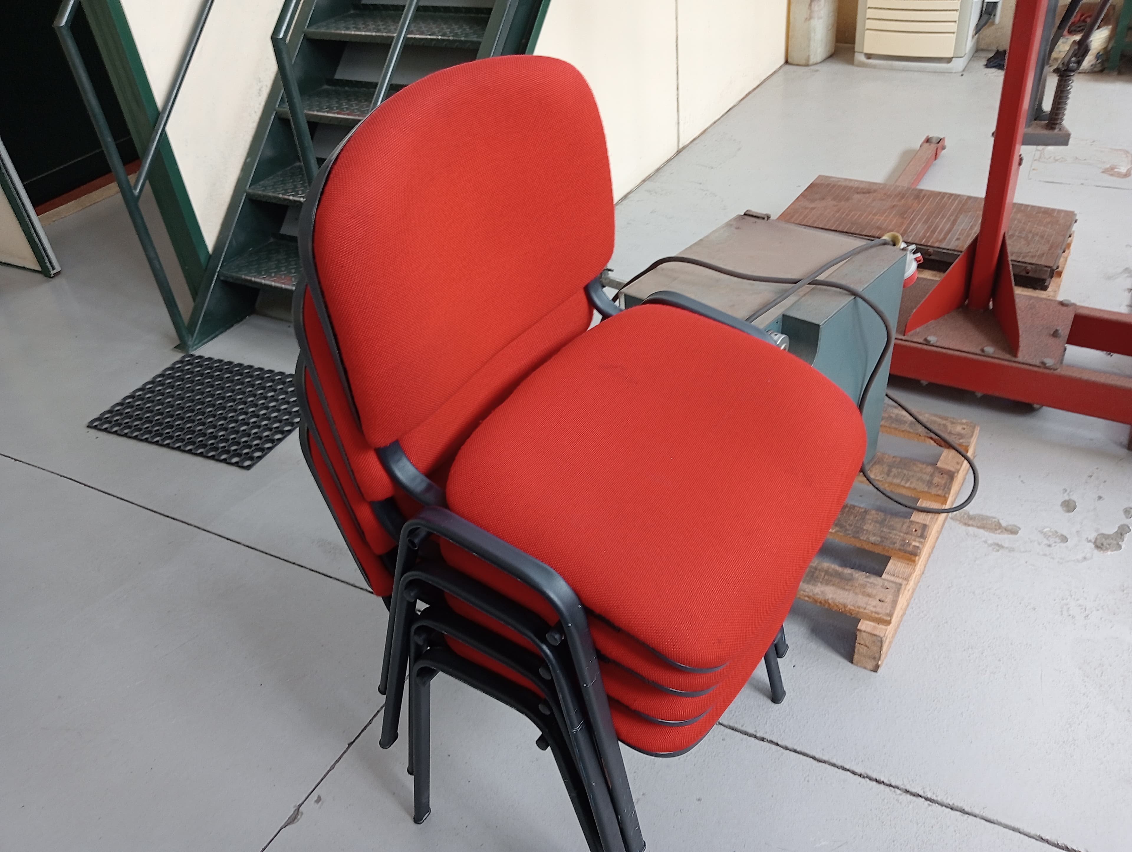 Grua Elevatória · Prato Magnético · Máquina de Cortar Extração · Máquina de Afiar Freses · Equipamento de Escritório — image 15