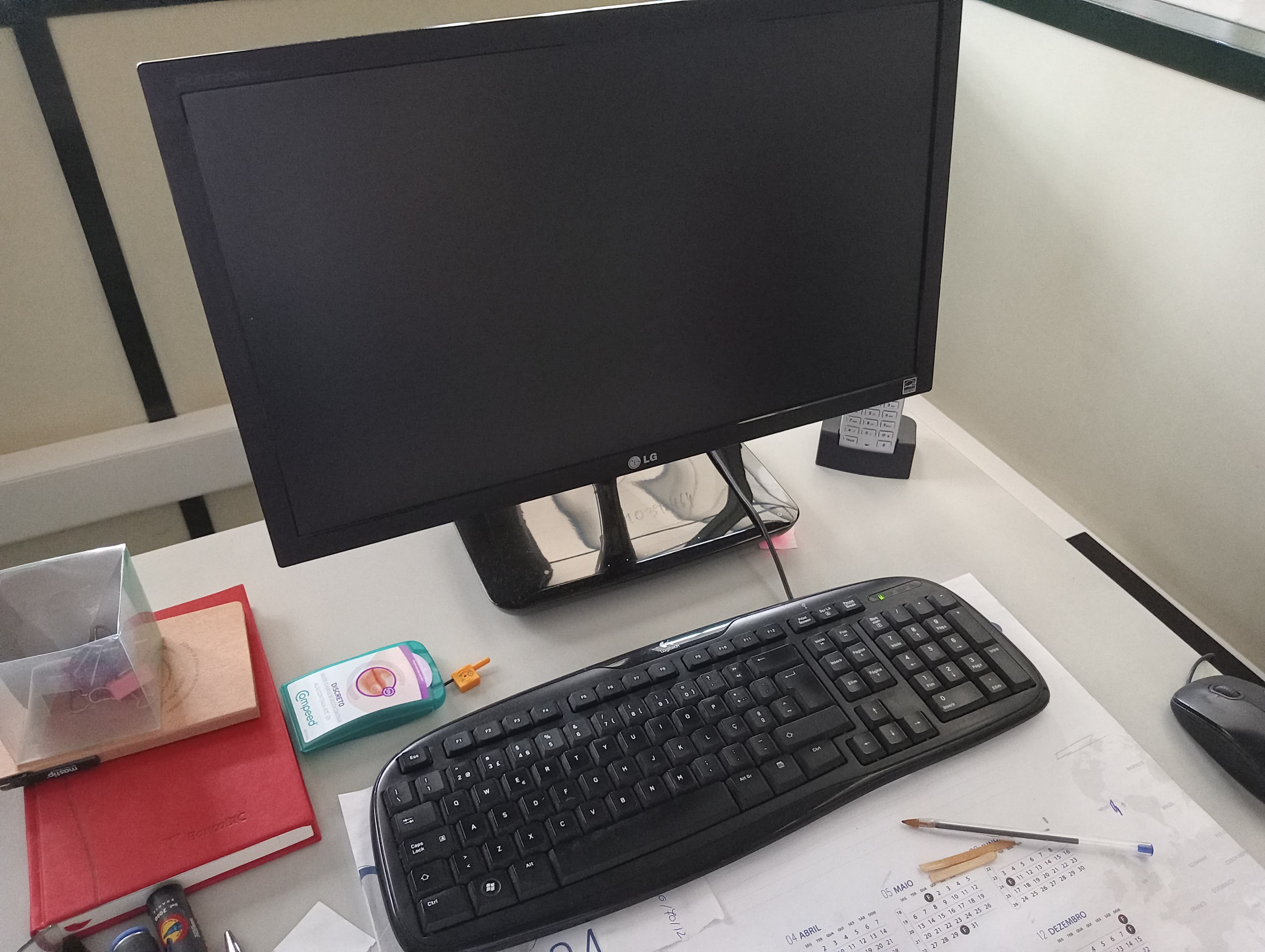 Grua Elevatória · Prato Magnético · Máquina de Cortar Extração · Máquina de Afiar Freses · Equipamento de Escritório — image 18