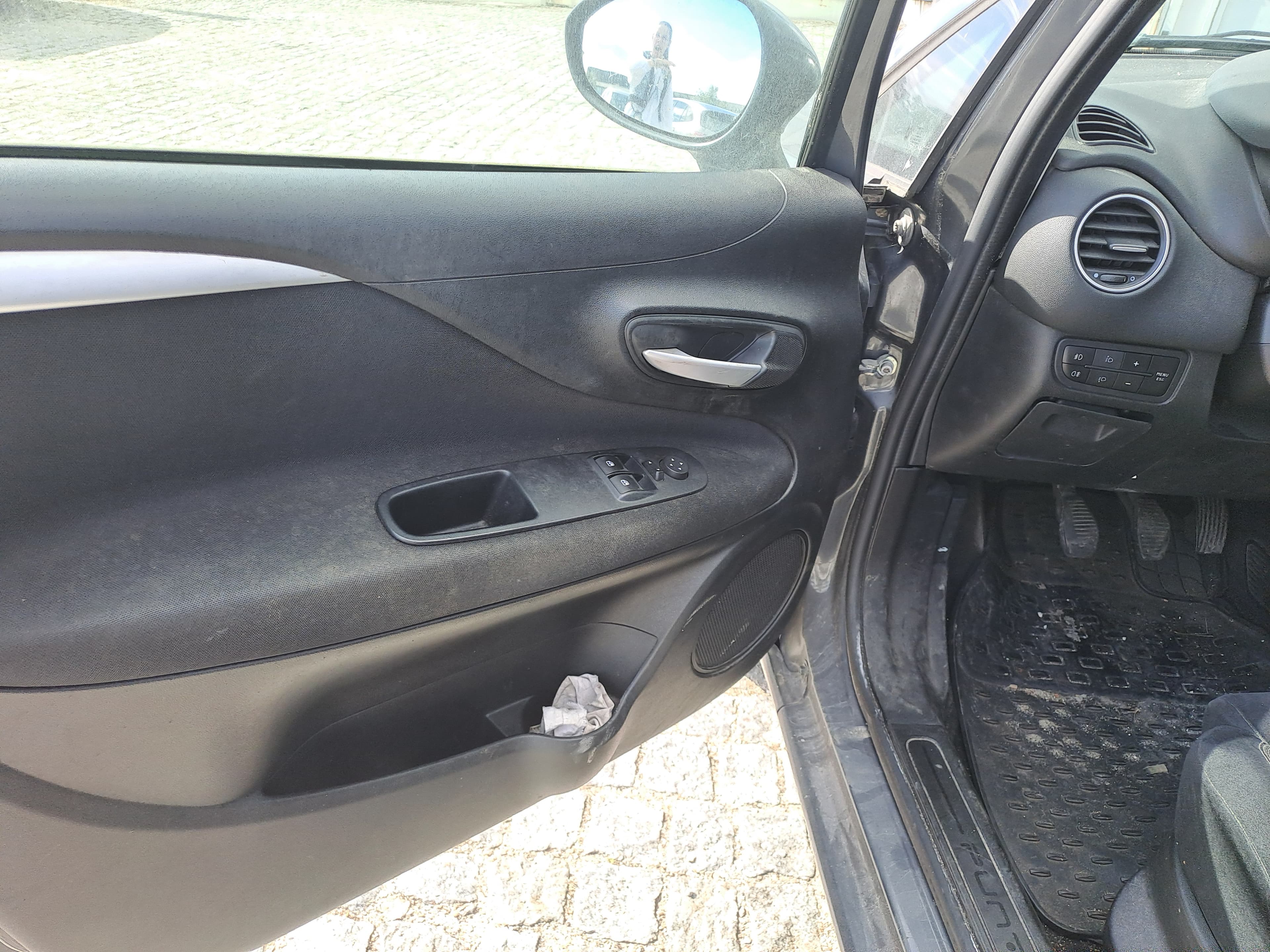 Fiat Punto · Ano 2013 — imagen 16