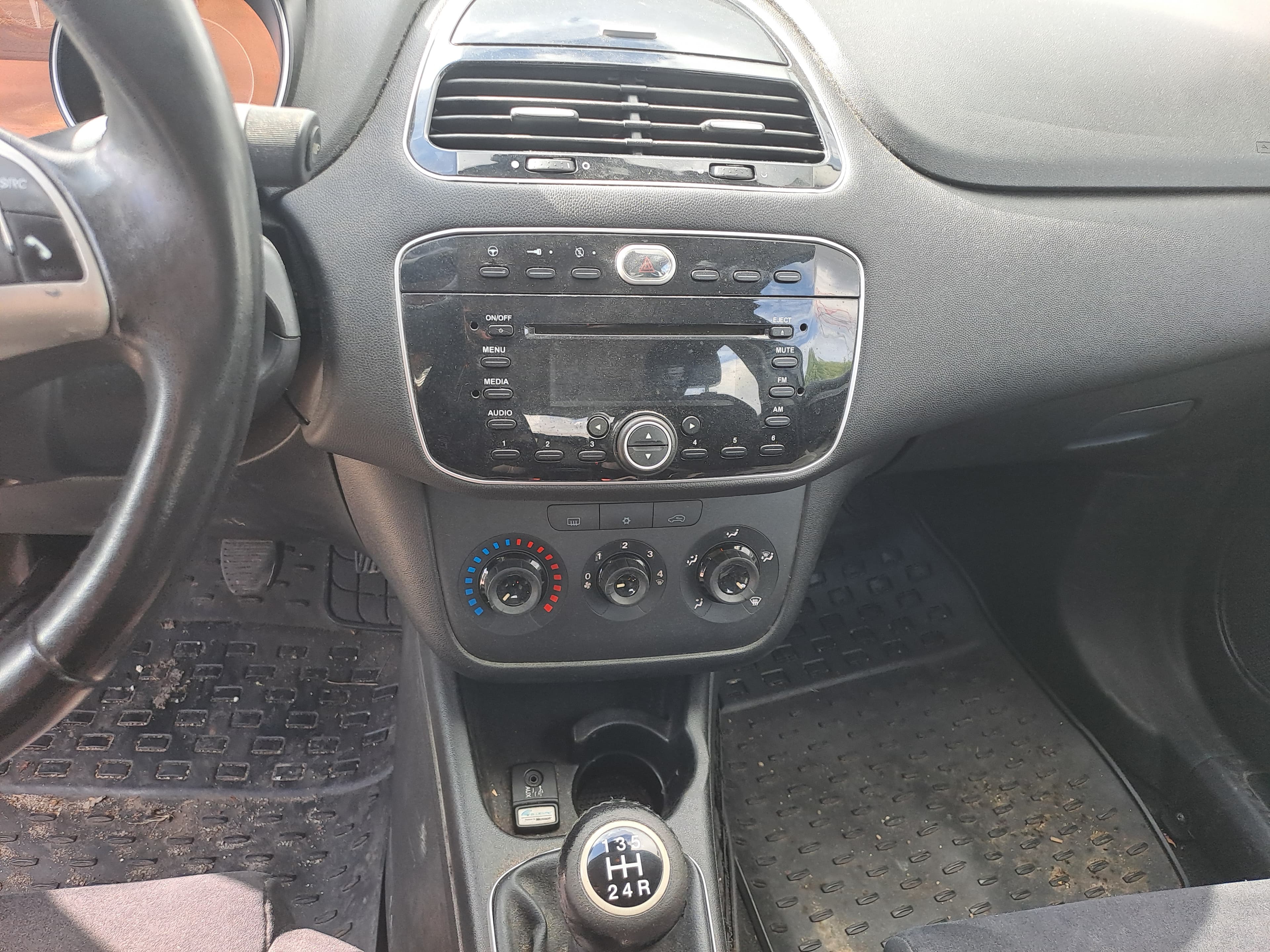 Fiat Punto · Ano 2013 — imagen 25