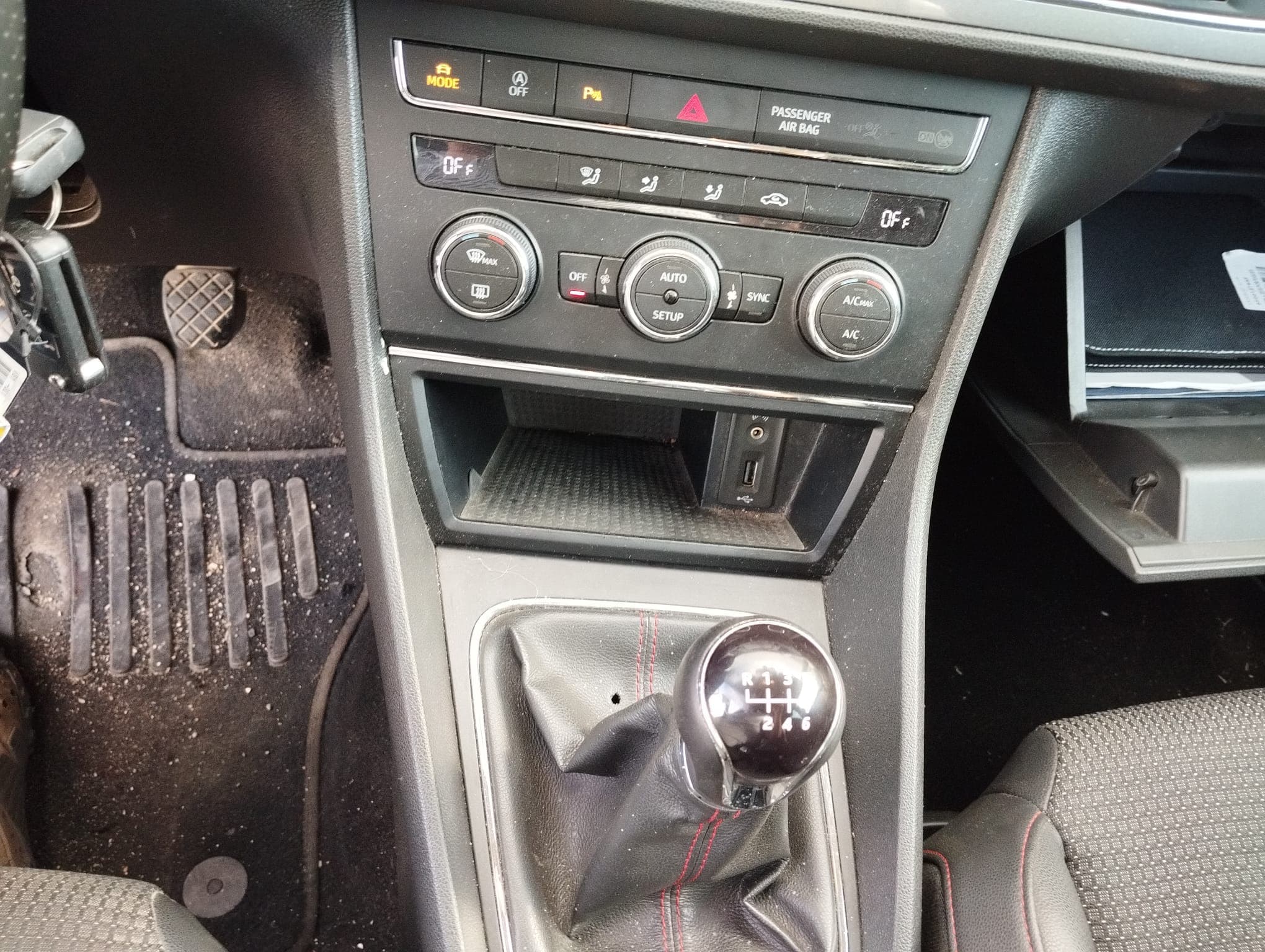 Seat Leon TDI · Ano 2015 — image 18
