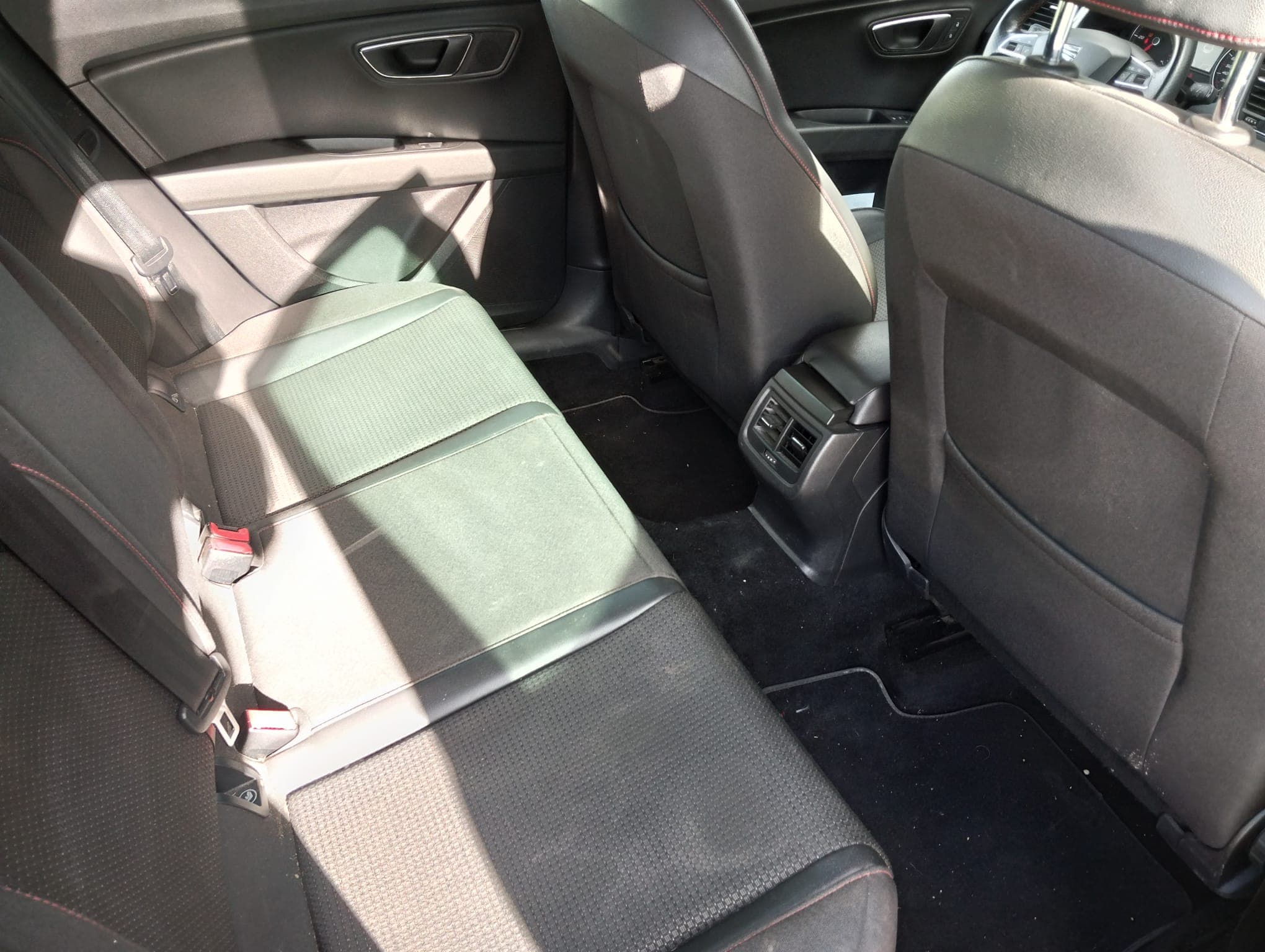 Seat Leon TDI · Ano 2015 — image 21