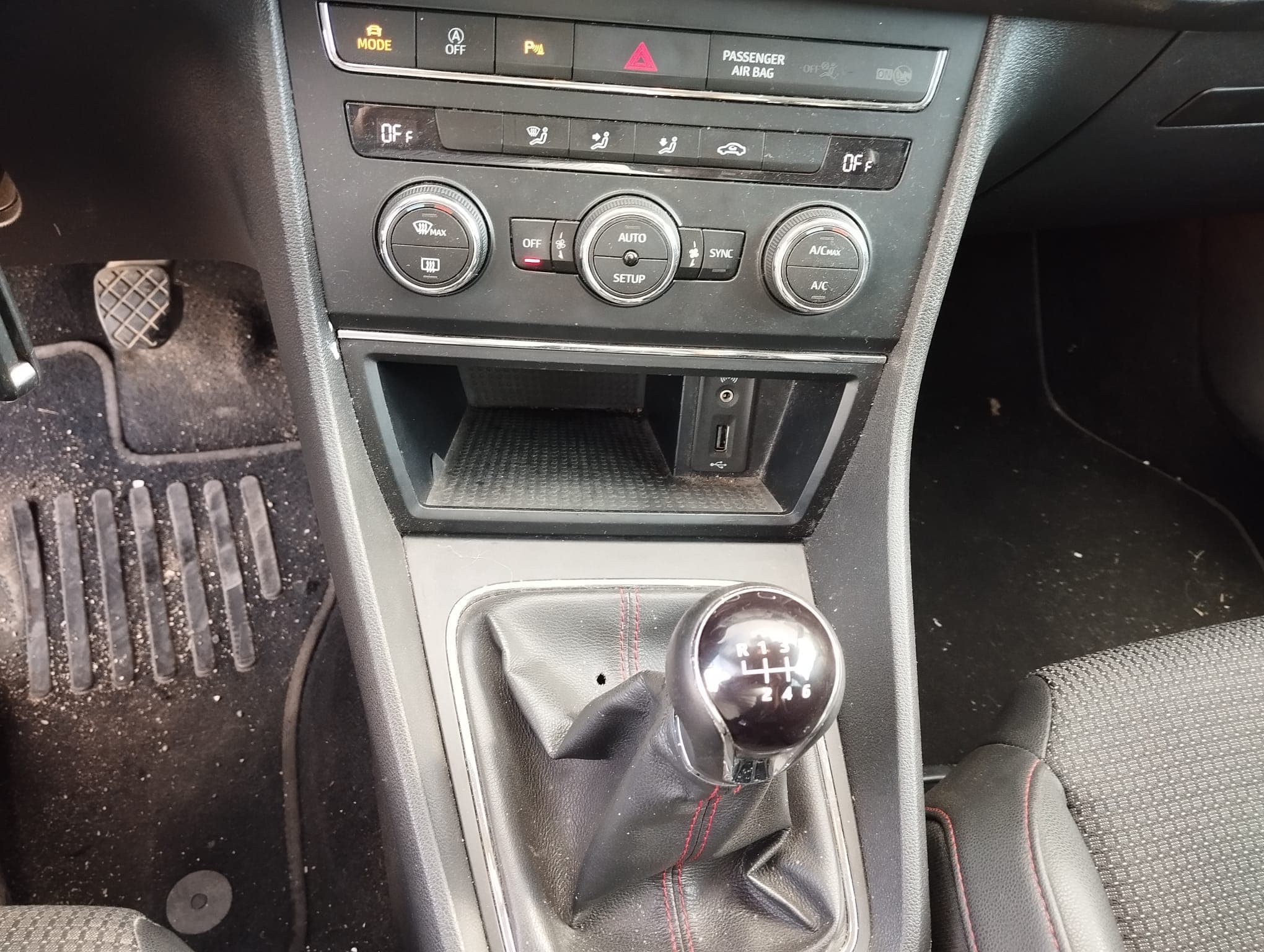 Seat Leon TDI · Ano 2015 — image 16