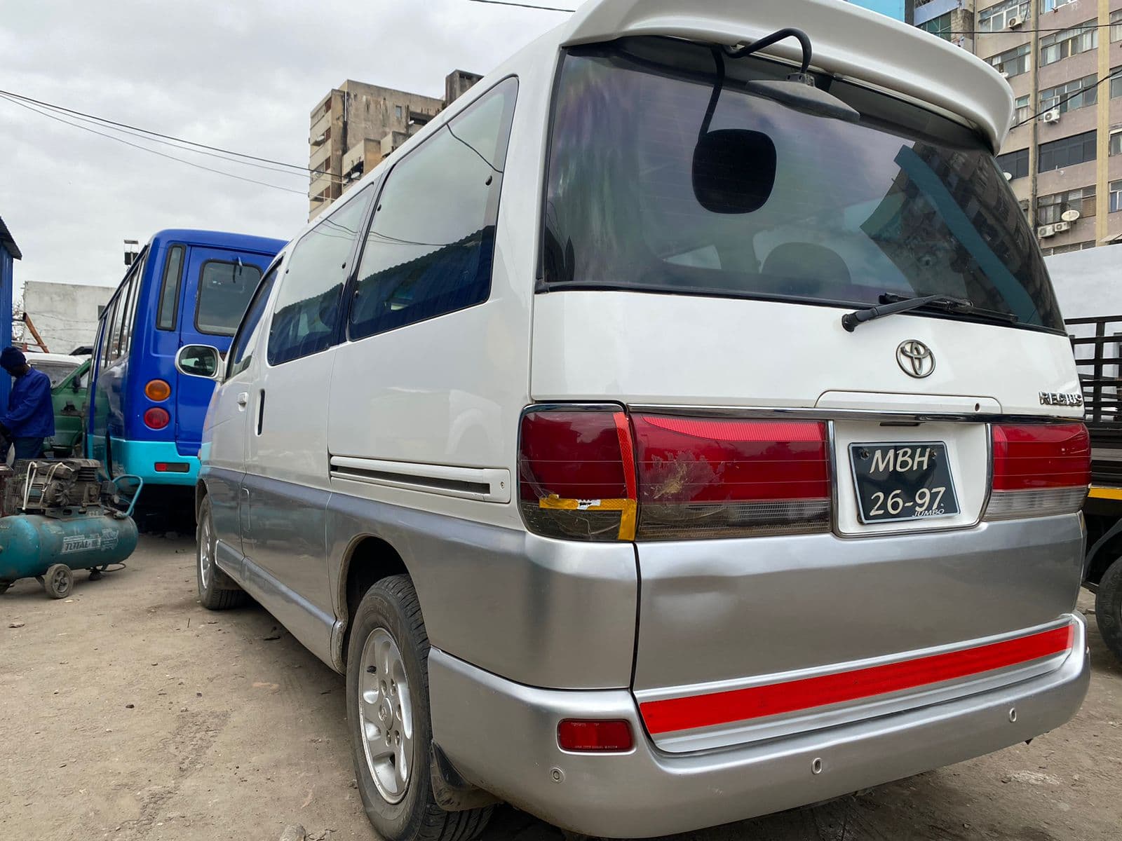 Toyota Hiace Regius — imagem 6