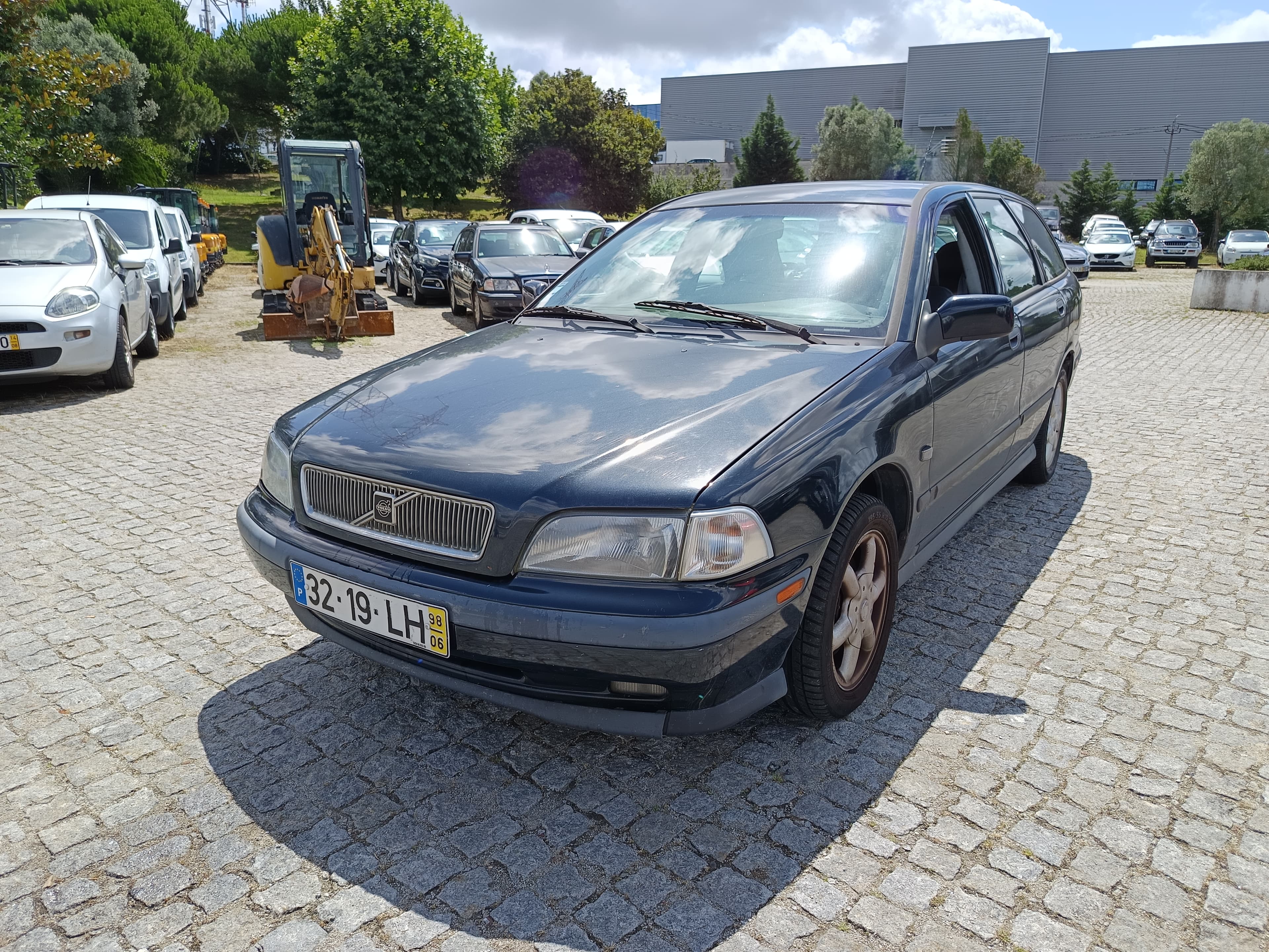 Volvo V40 · Ano 1998 — image 2