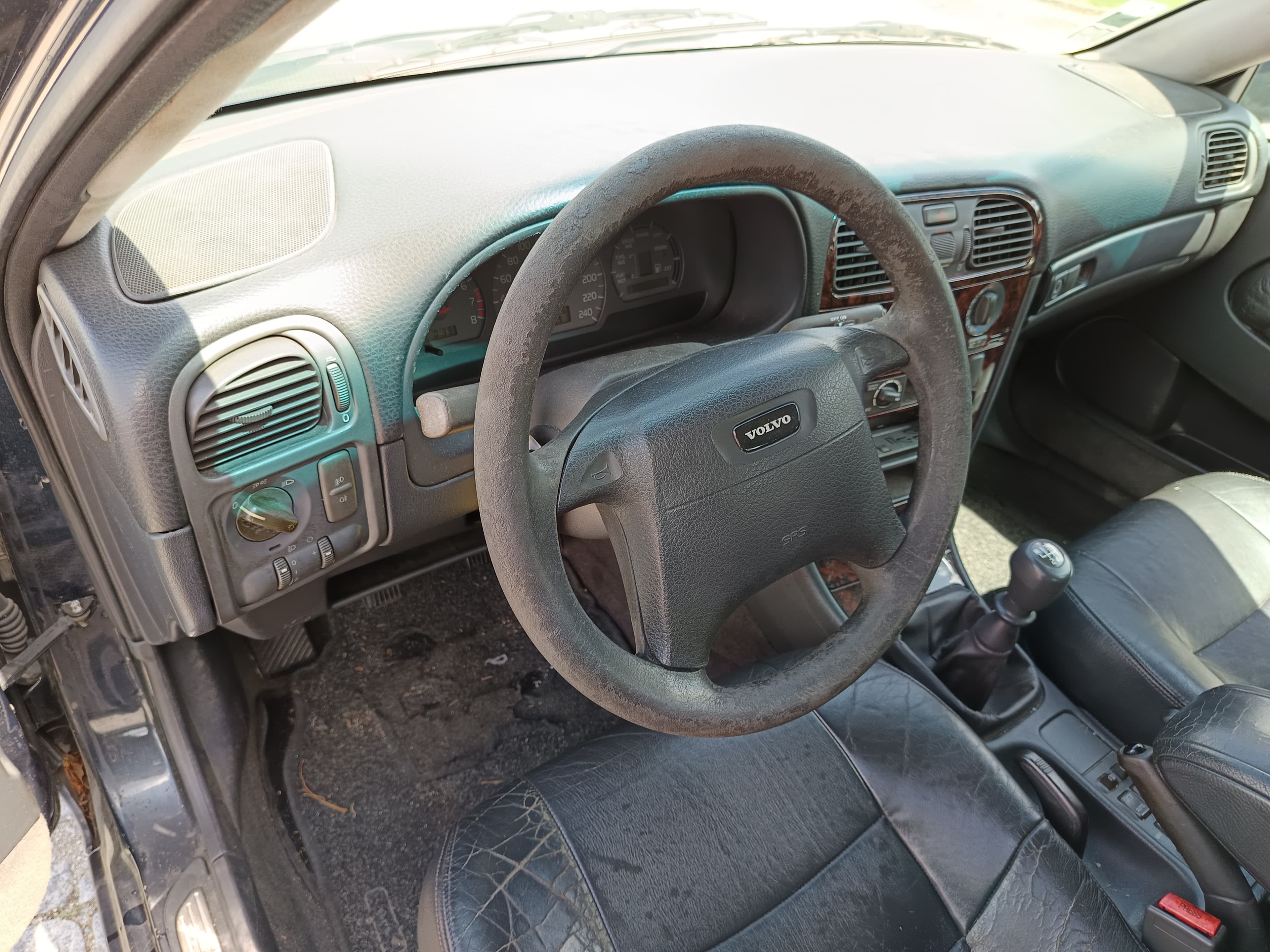 Volvo V40 · Ano 1998 — image 36