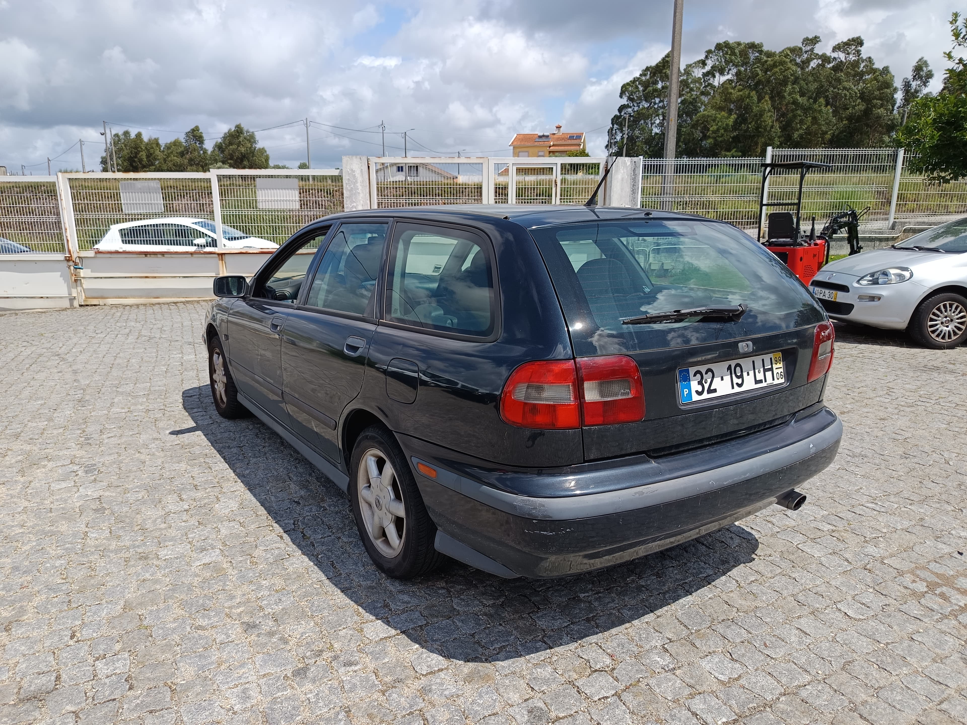 Volvo V40 · Ano 1998 — image 6