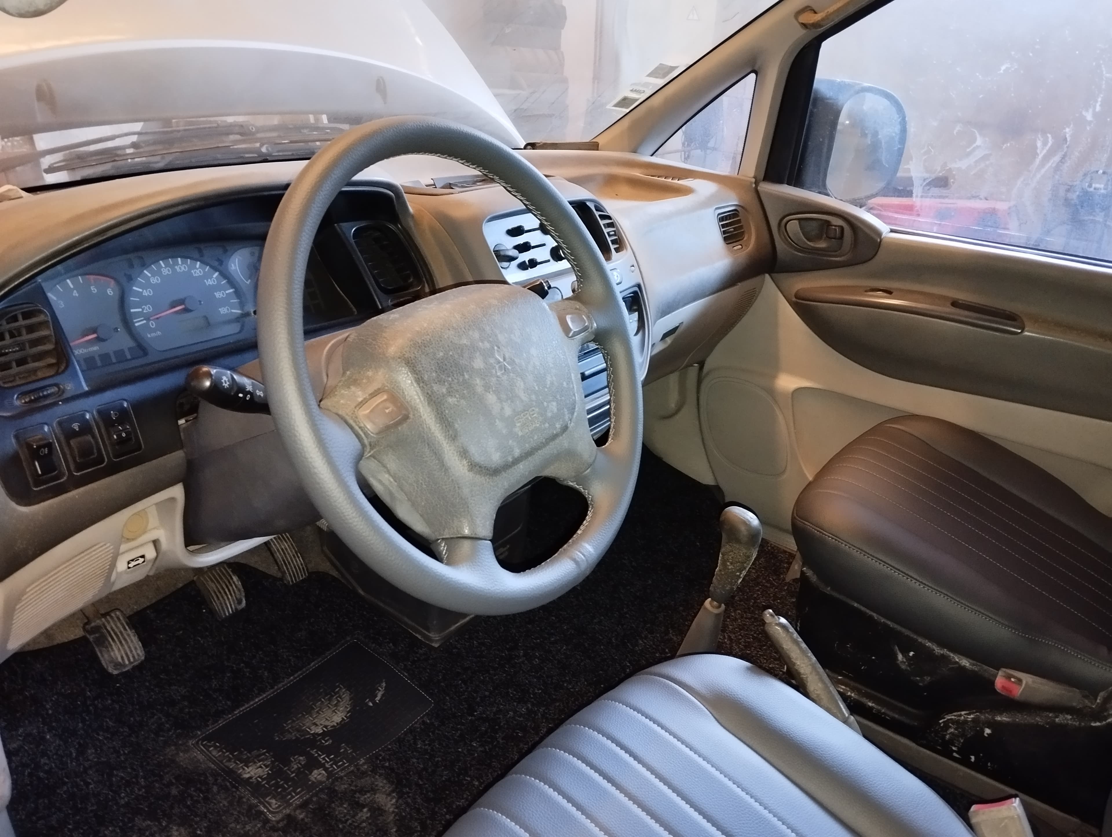 Mitsubishi Space Gear — imagen 15