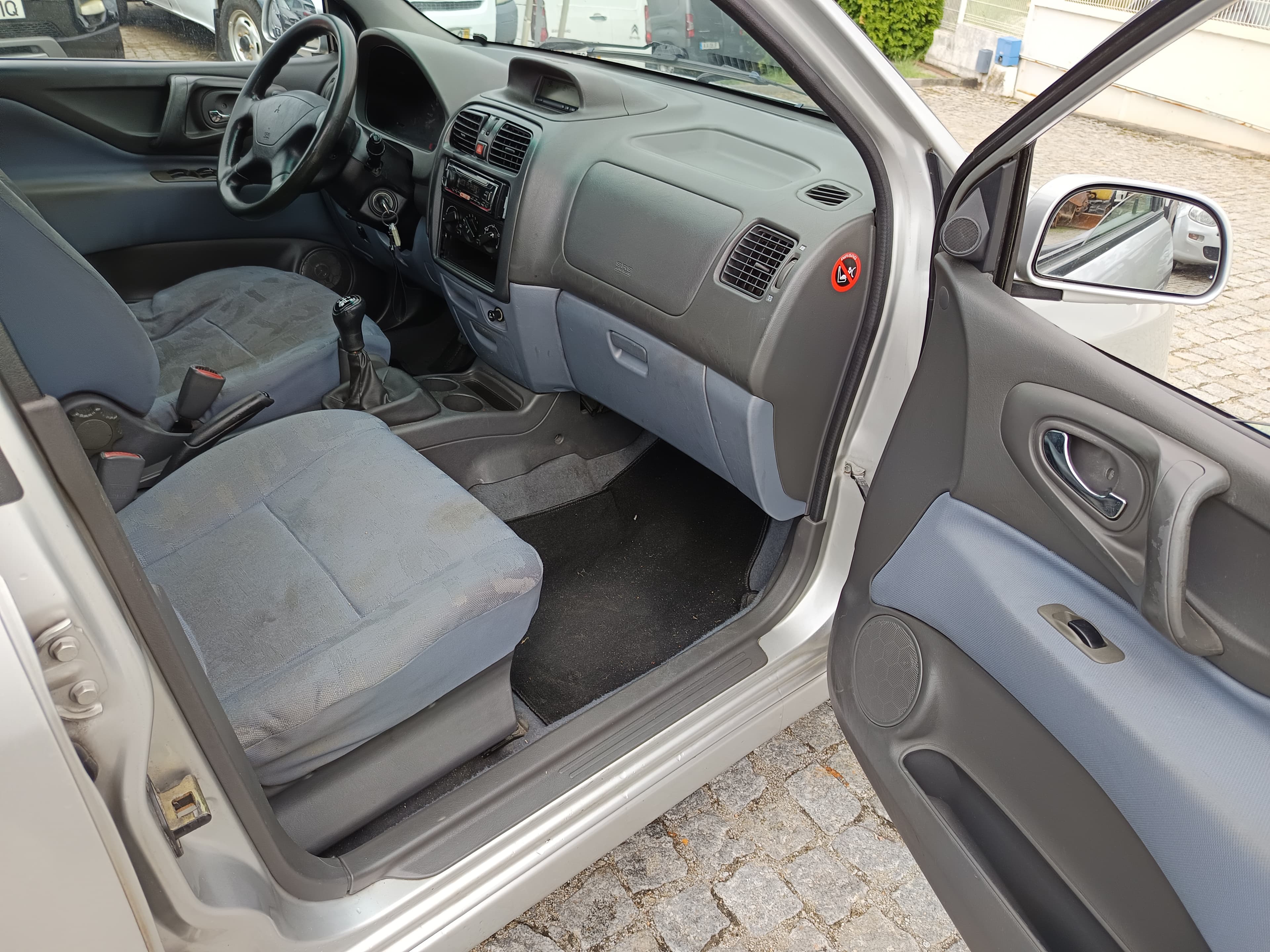 Mitsubishi Spacestar · Ano 2002 — image 23