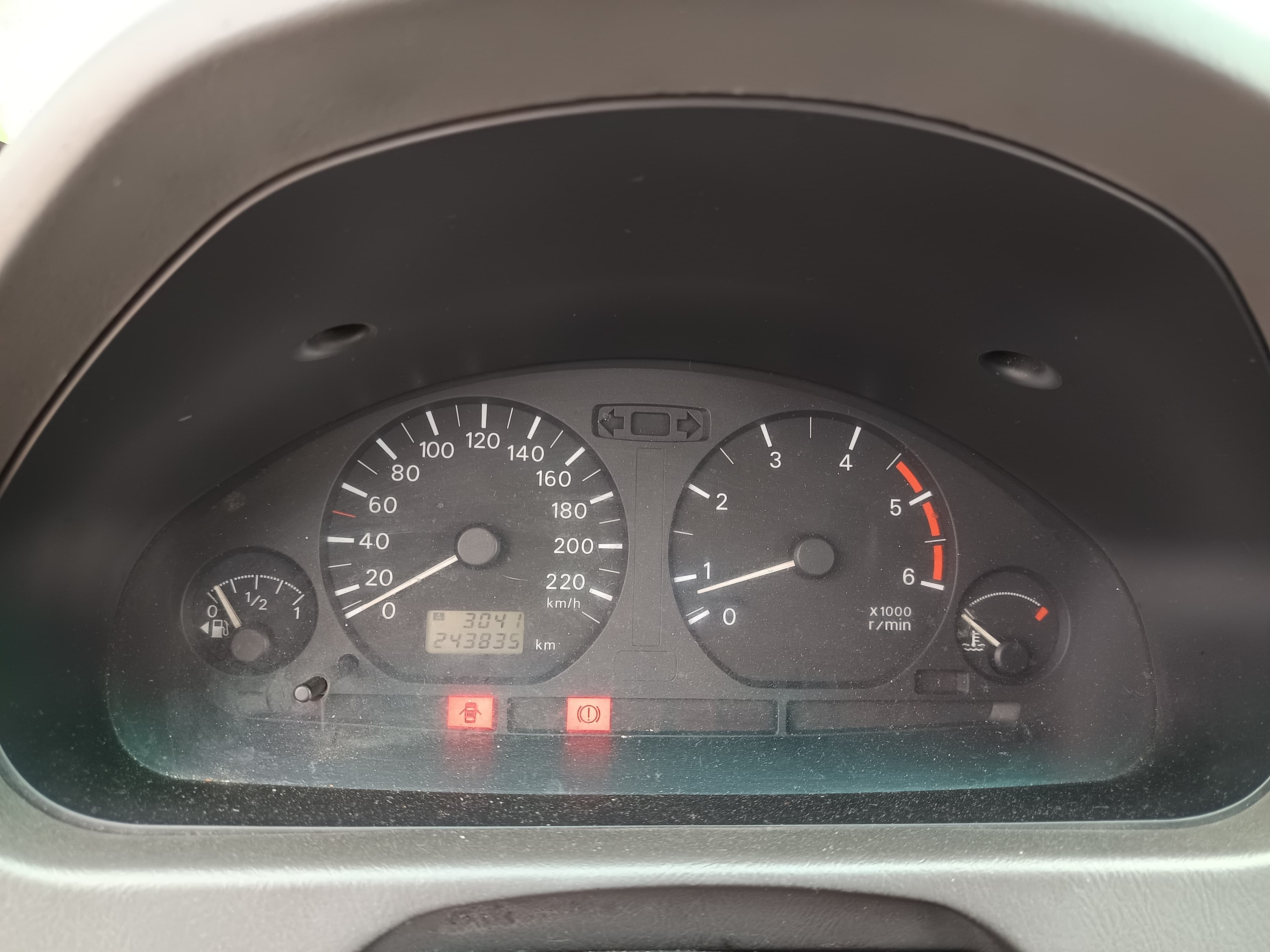 Mitsubishi Spacestar · Ano 2002 — image 38