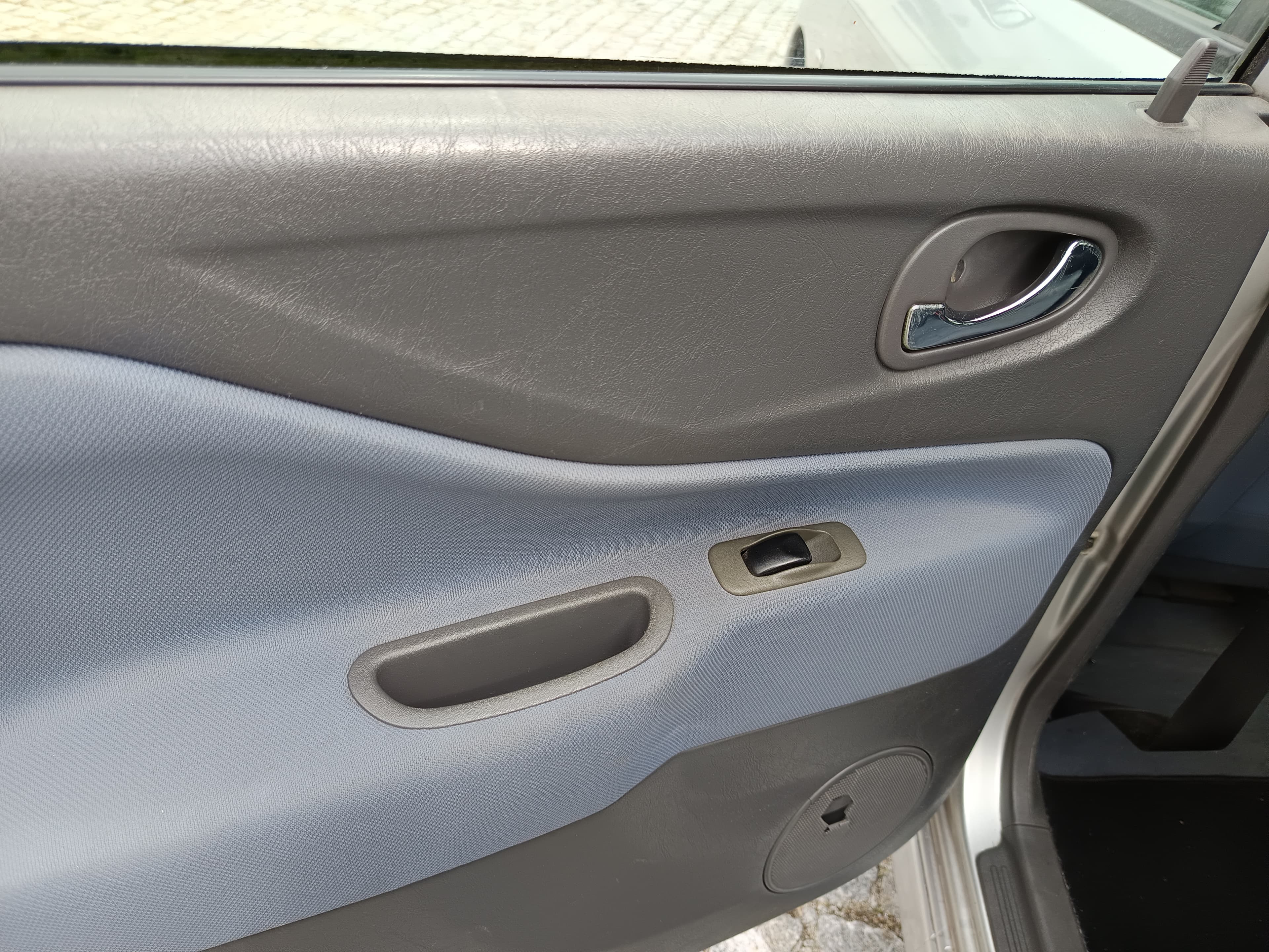 Mitsubishi Spacestar · Ano 2002 — image 27