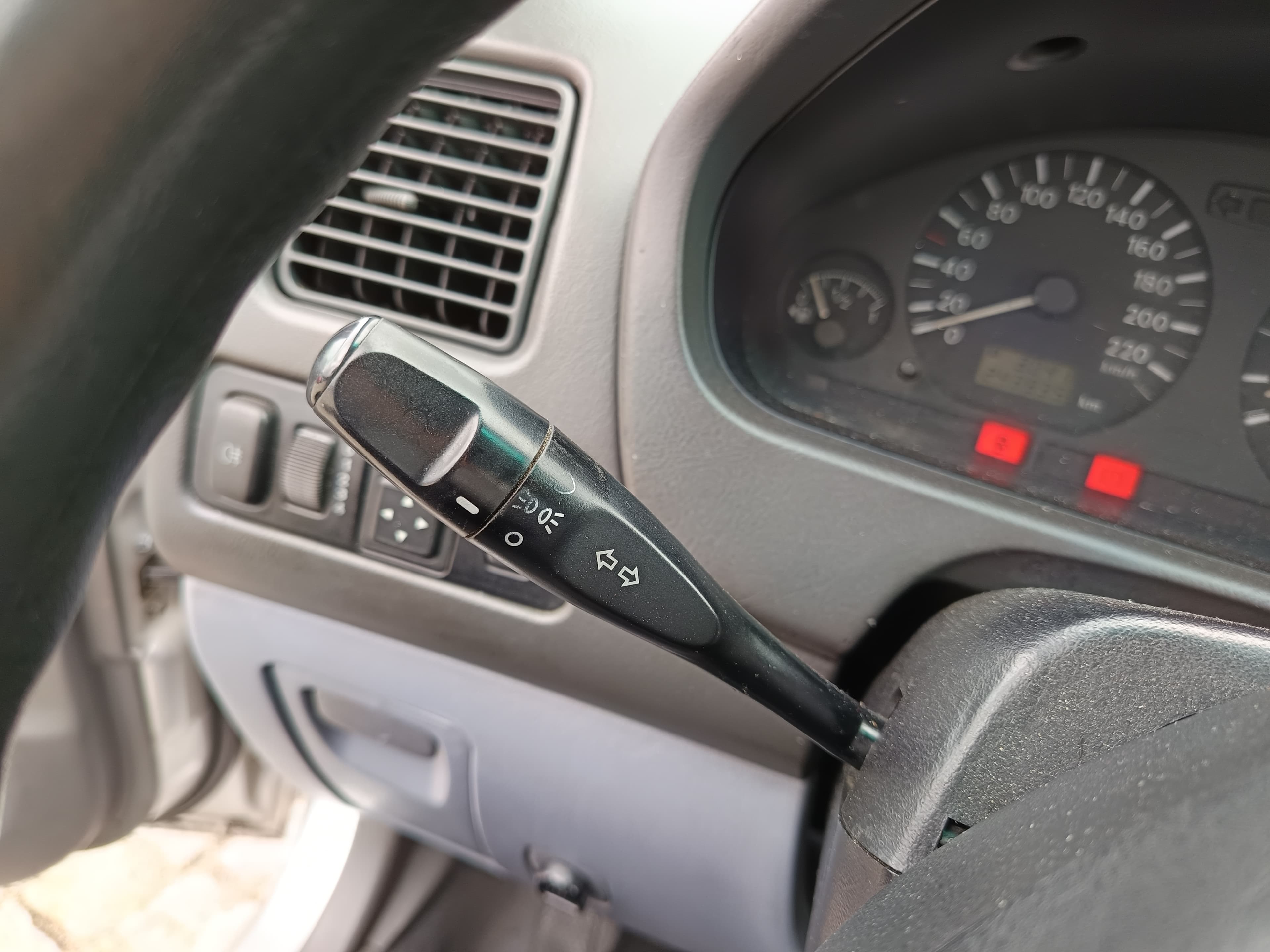 Mitsubishi Spacestar · Ano 2002 — image 40