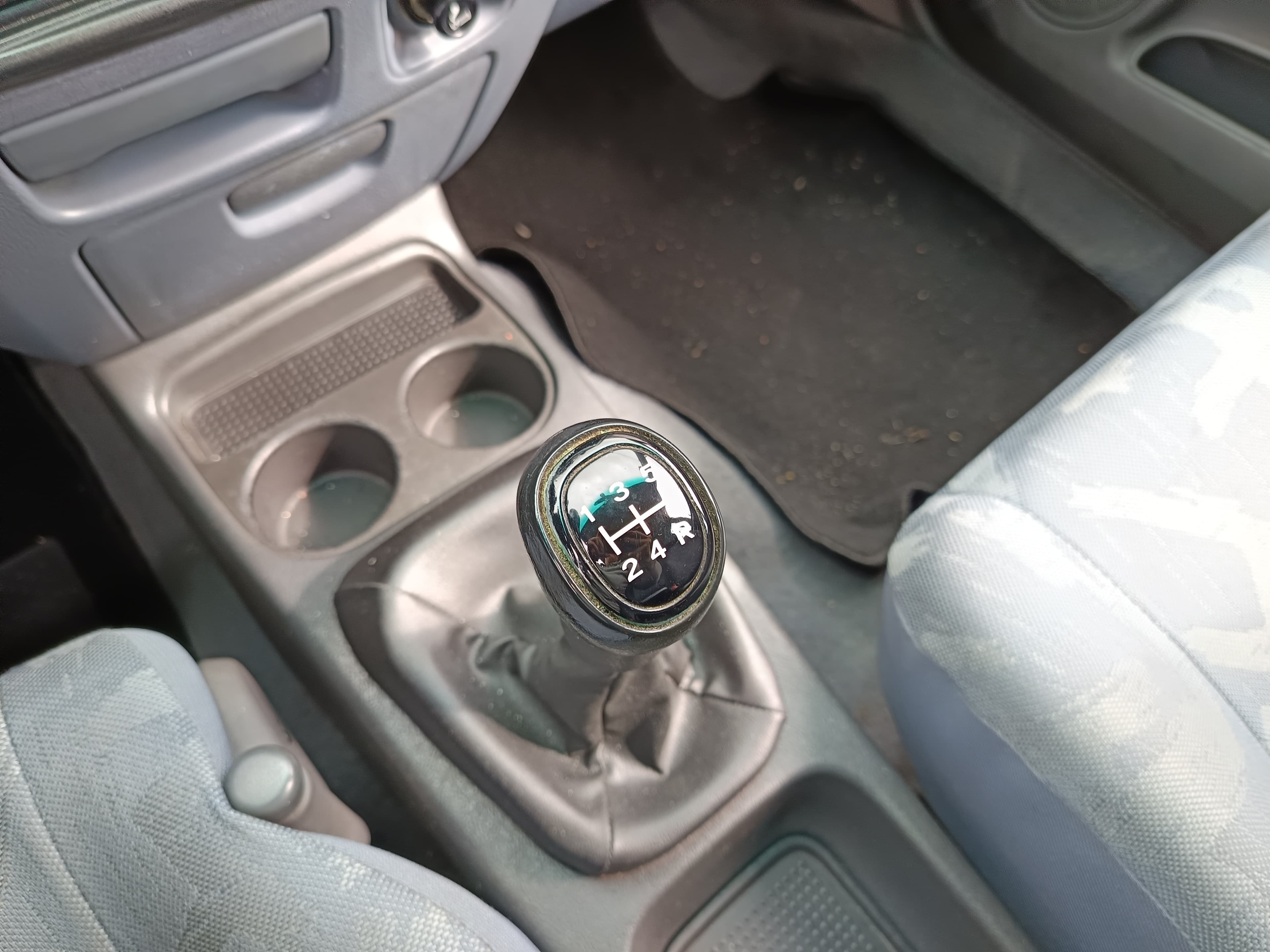 Mitsubishi Spacestar · Ano 2002 — image 37