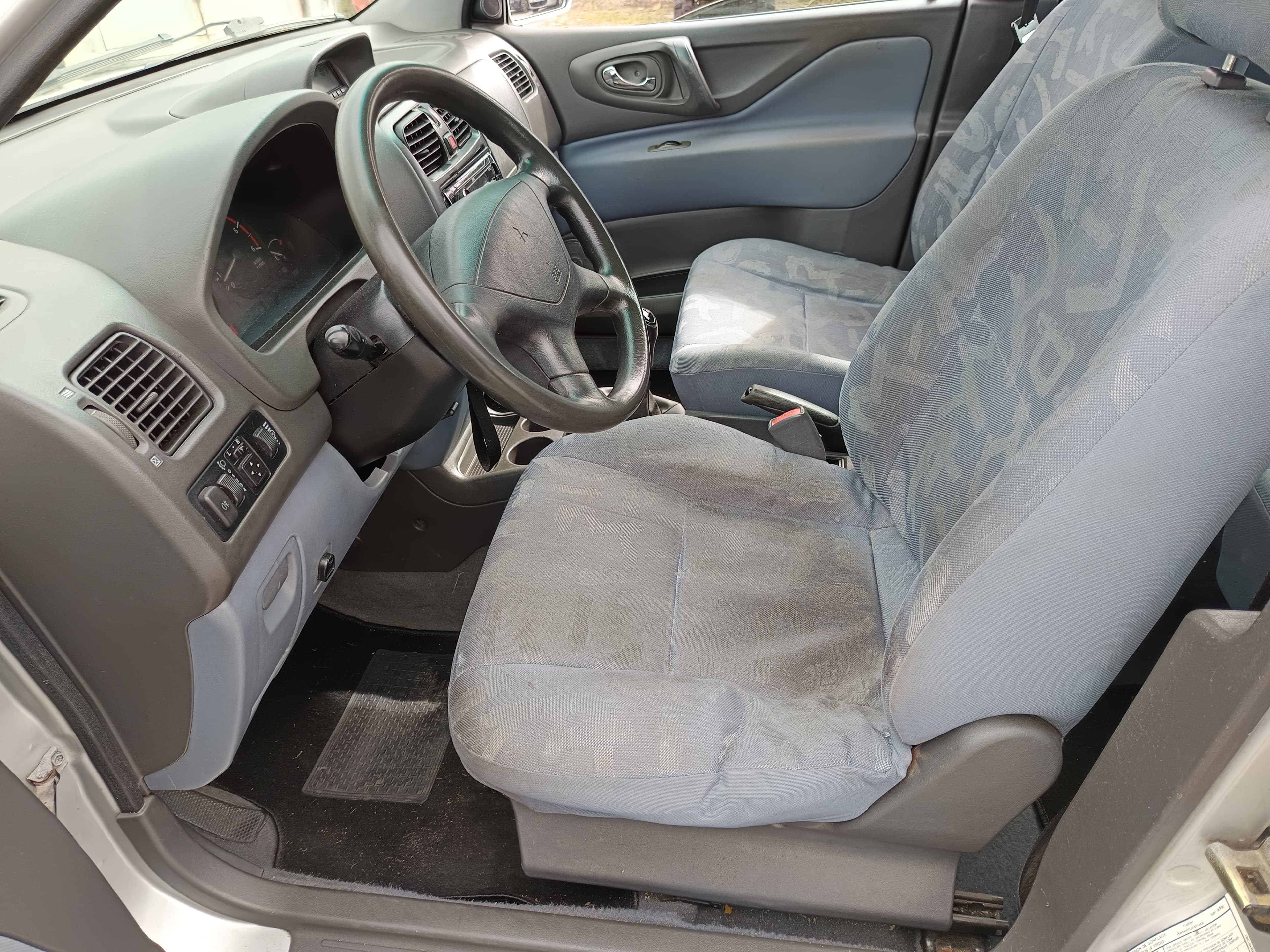 Mitsubishi Spacestar · Ano 2002 — image 30
