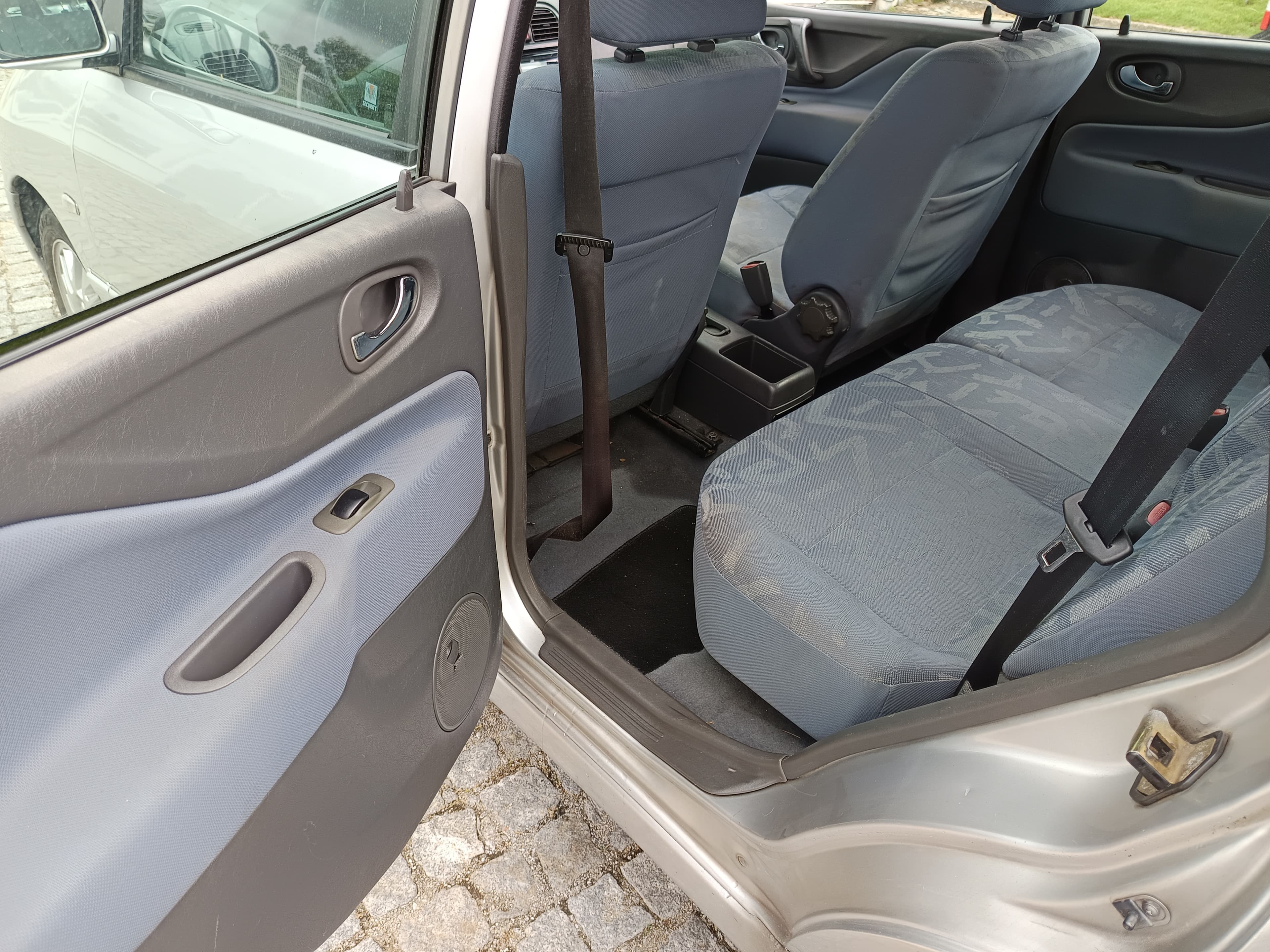 Mitsubishi Spacestar · Ano 2002 — image 26
