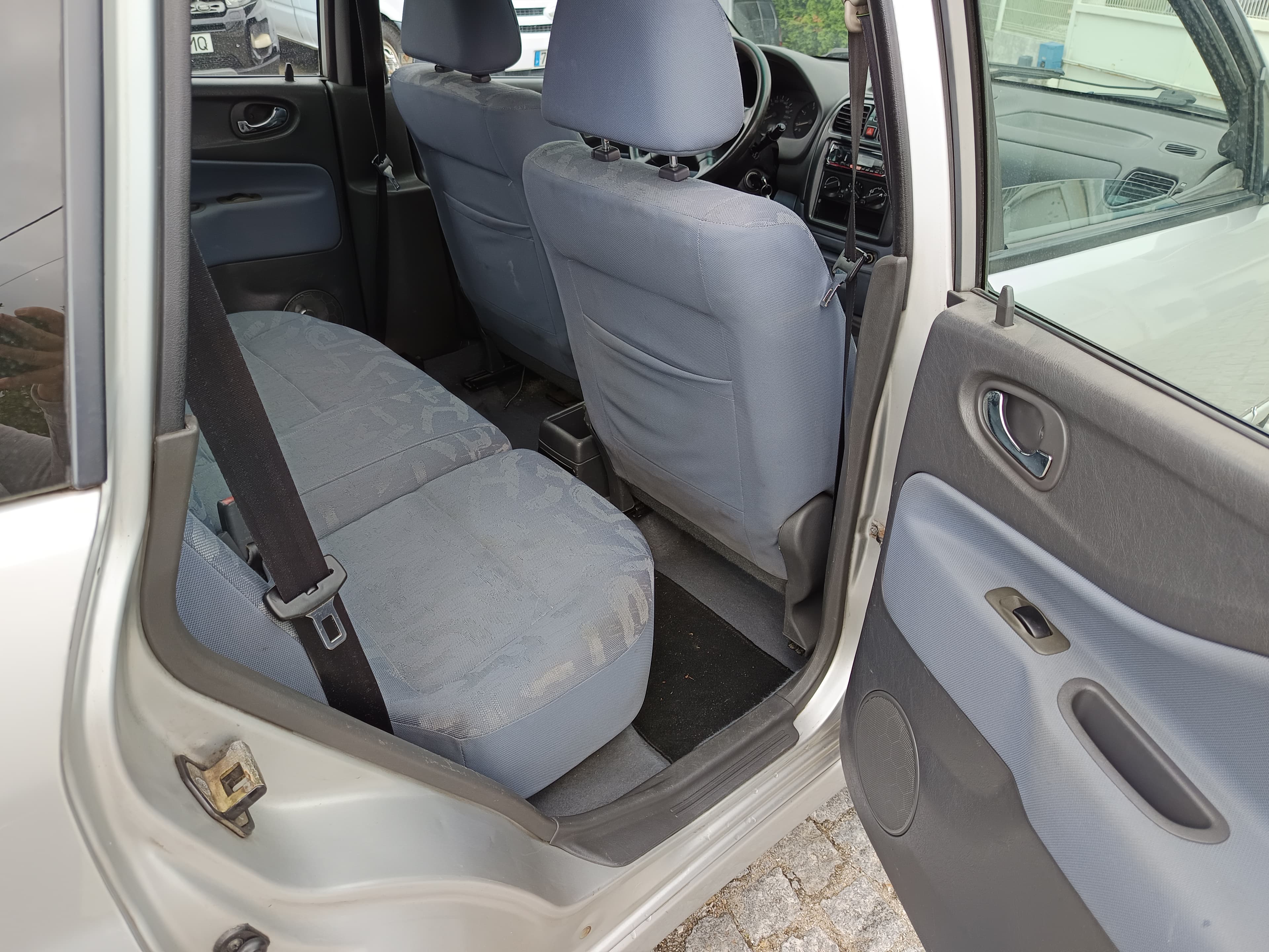 Mitsubishi Spacestar · Ano 2002 — image 20